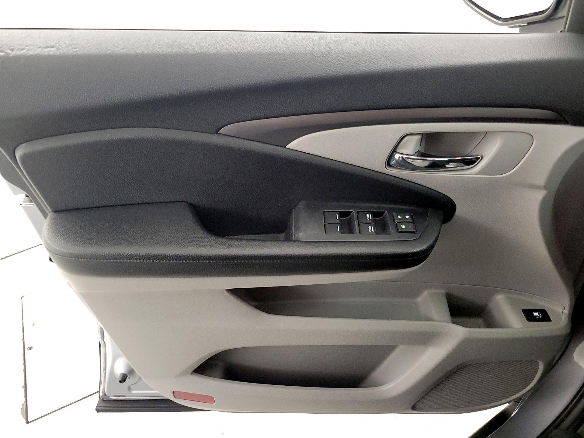 Thumbnail: 2019 Honda Pilot - 12