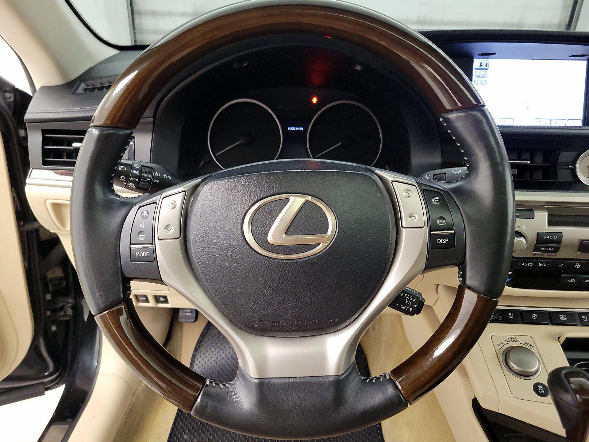 Thumbnail: 2014 Lexus ES - 10