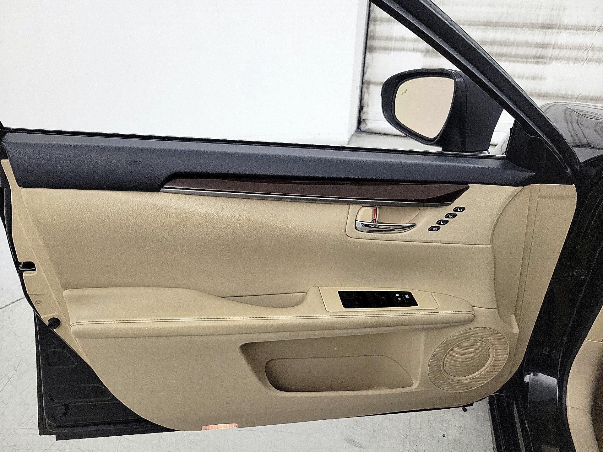 Thumbnail: 2014 Lexus ES - 12
