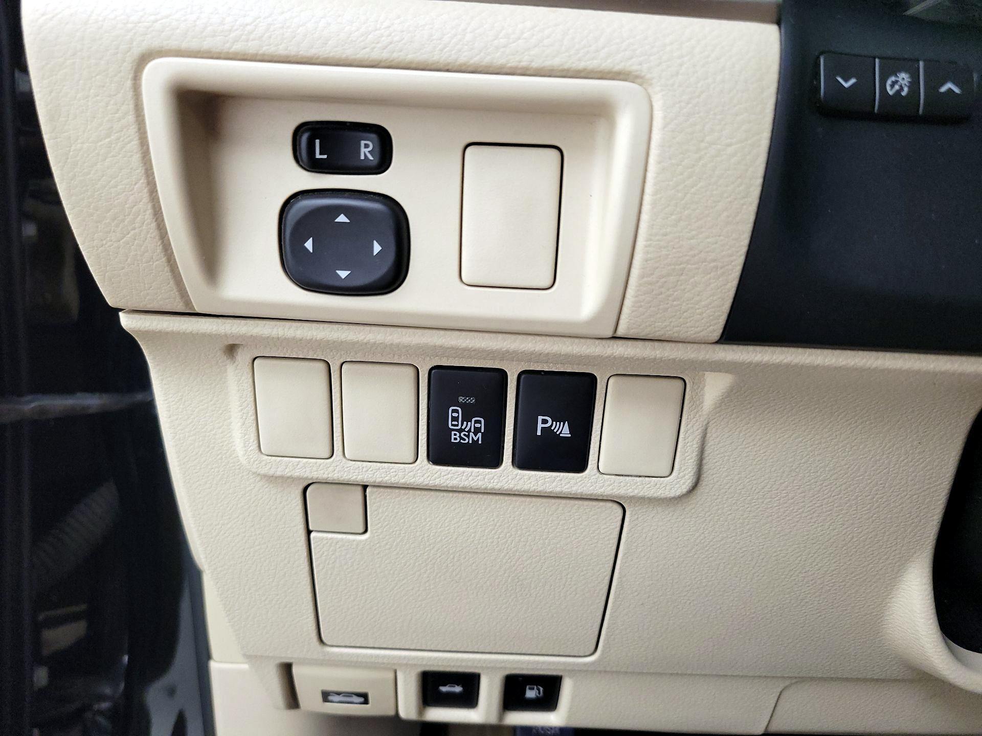Thumbnail: 2014 Lexus ES - 13