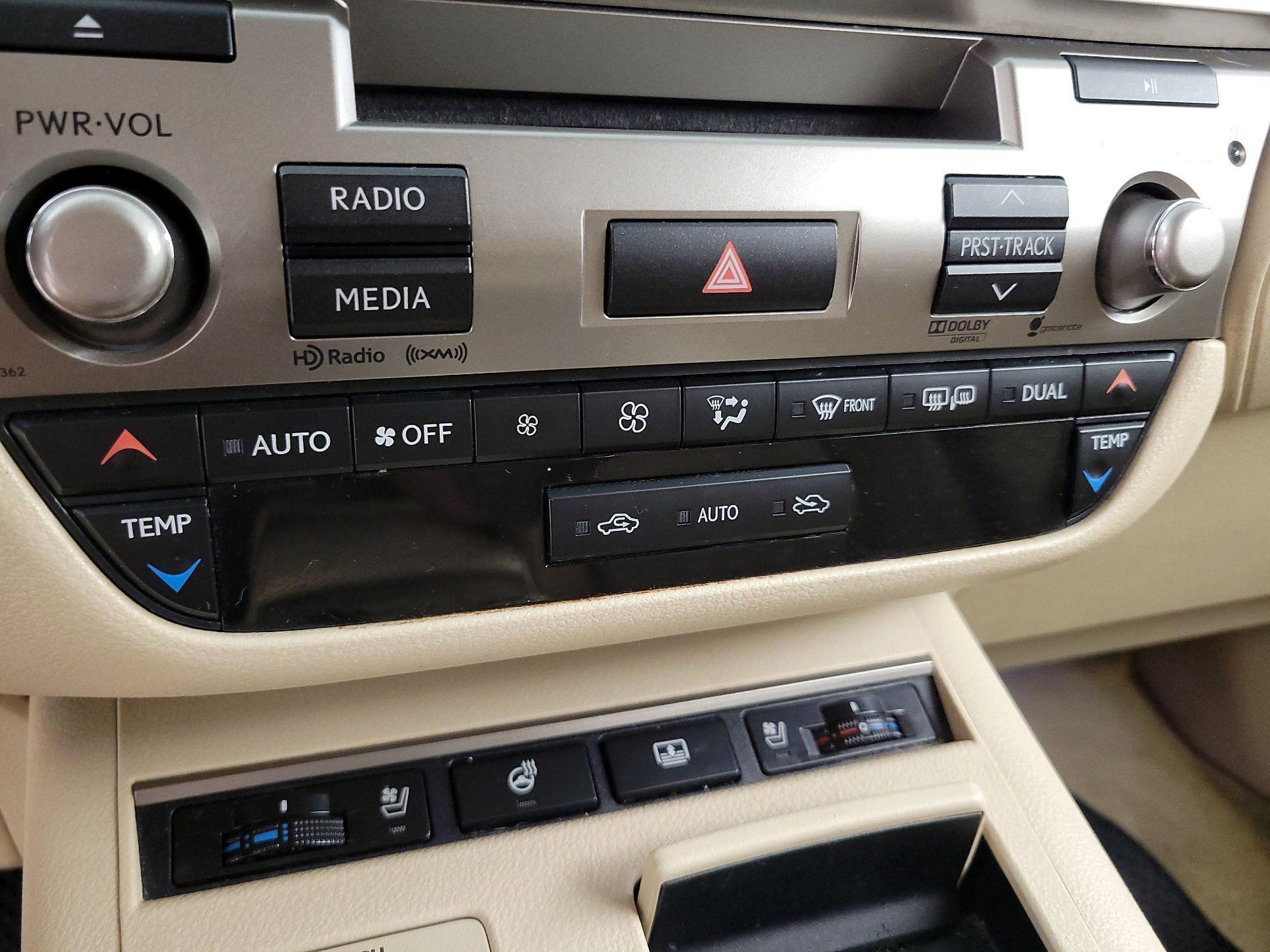 Thumbnail: 2014 Lexus ES - 17