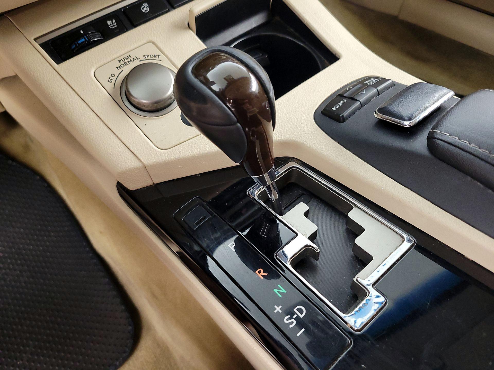 Thumbnail: 2014 Lexus ES - 18