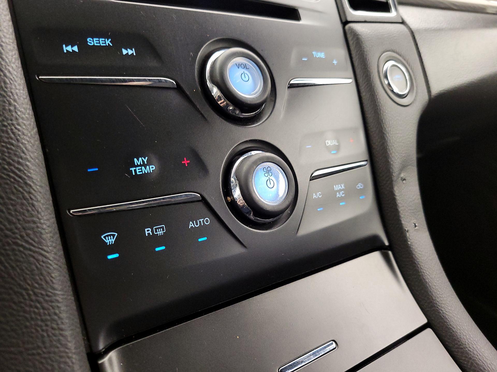 Thumbnail: 2015 Ford Taurus - 16