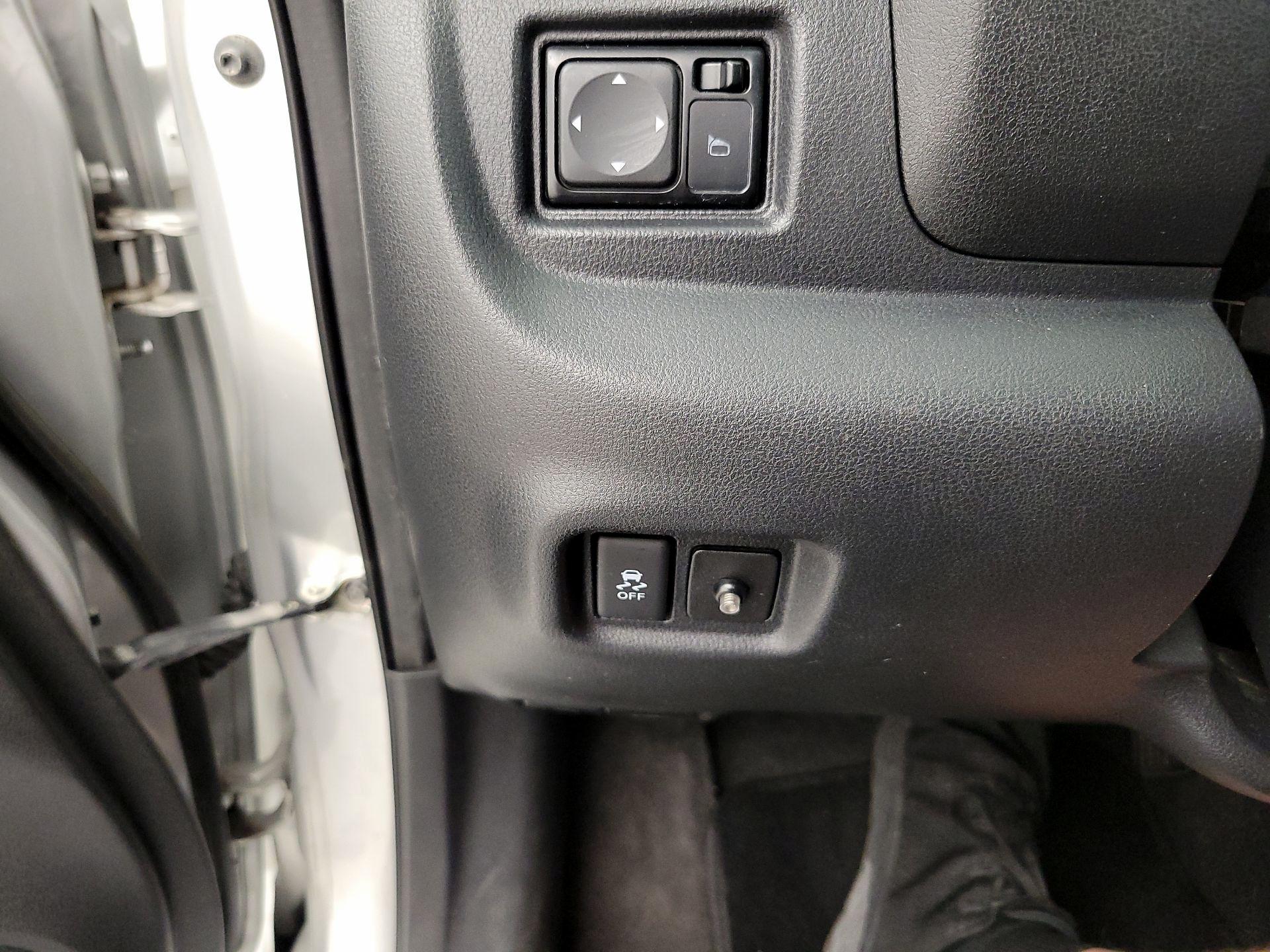 Thumbnail: 2015 Nissan Versa Note - 13