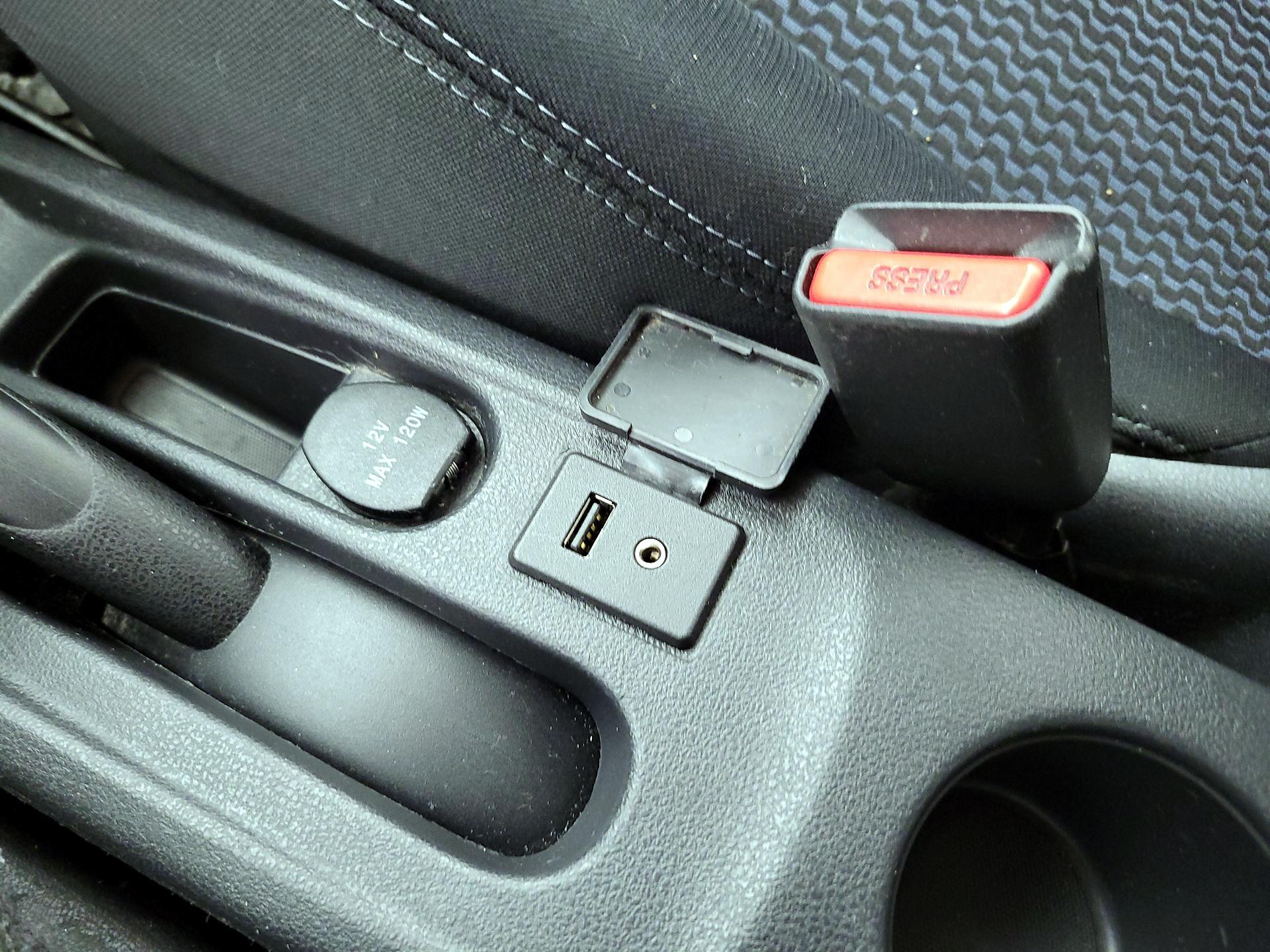 Thumbnail: 2015 Nissan Versa Note - 17
