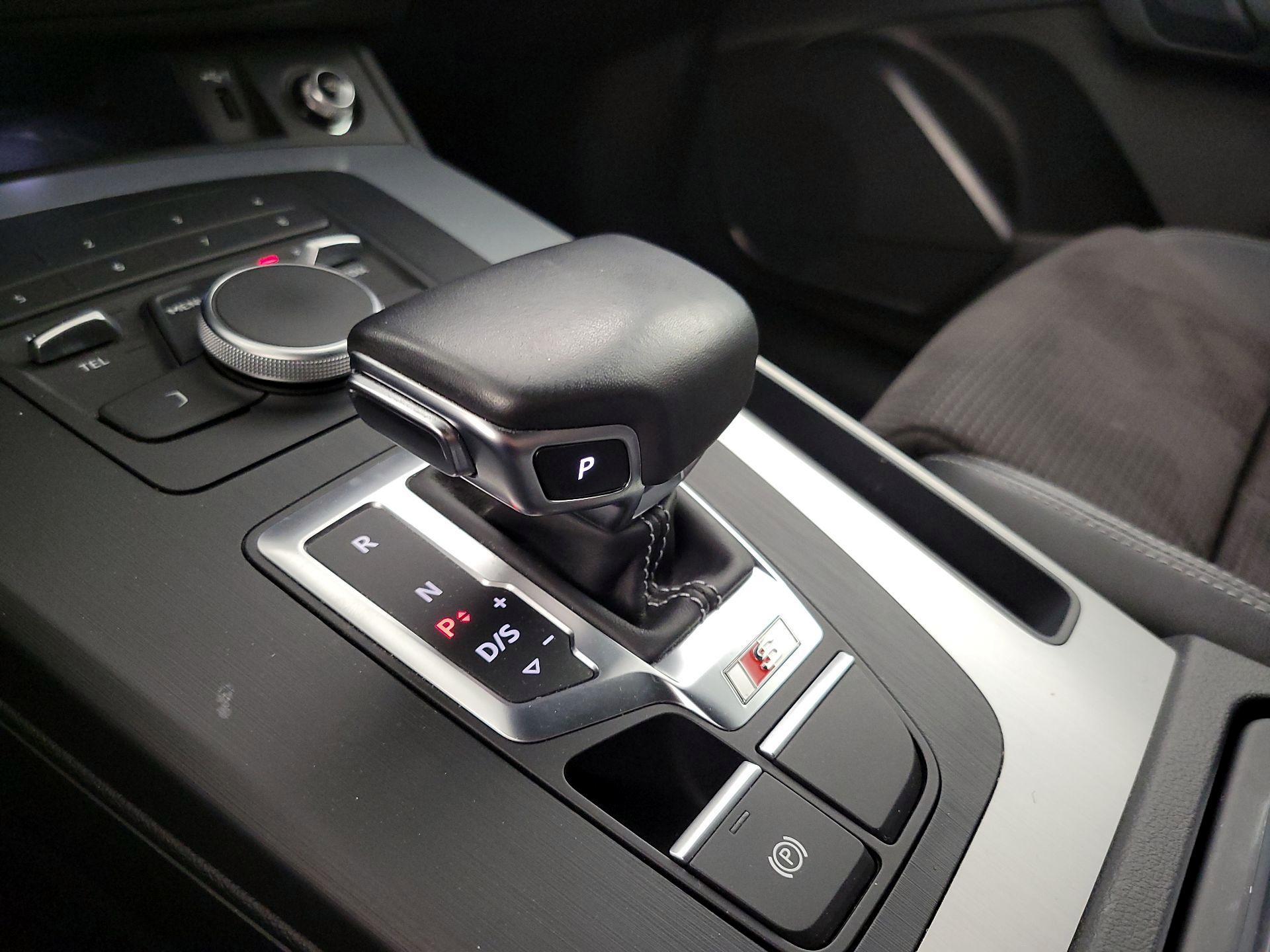 Thumbnail: 2019 Audi SQ5 - 17