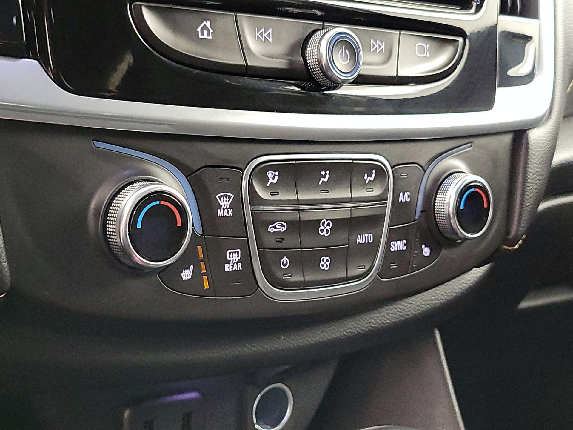 Thumbnail: 2019 Chevrolet Traverse - 16