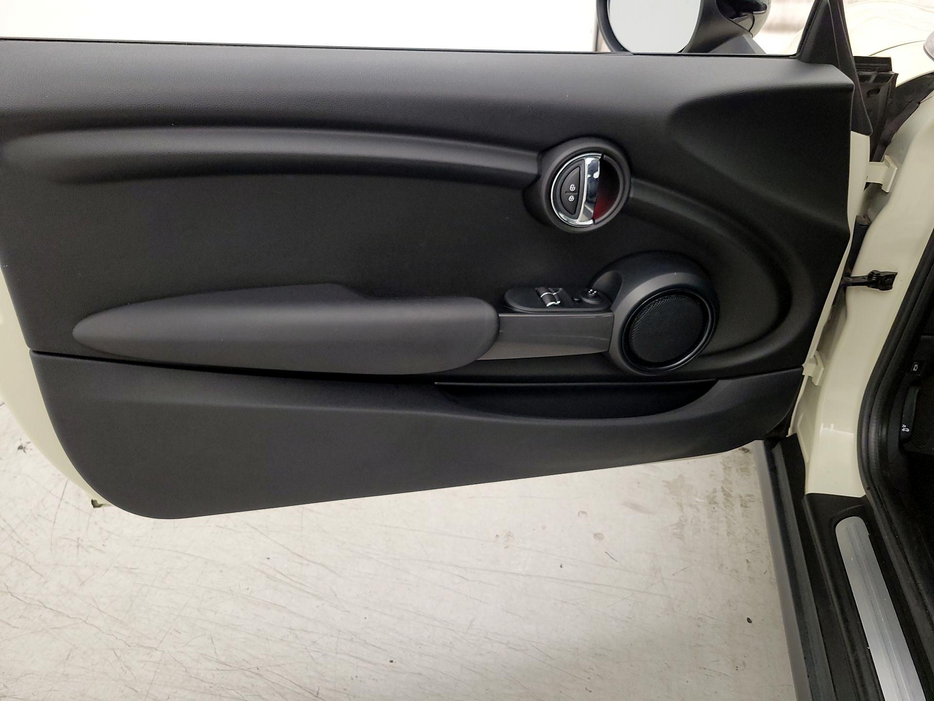 Thumbnail: 2015 MINI Cooper Hardtop - 12