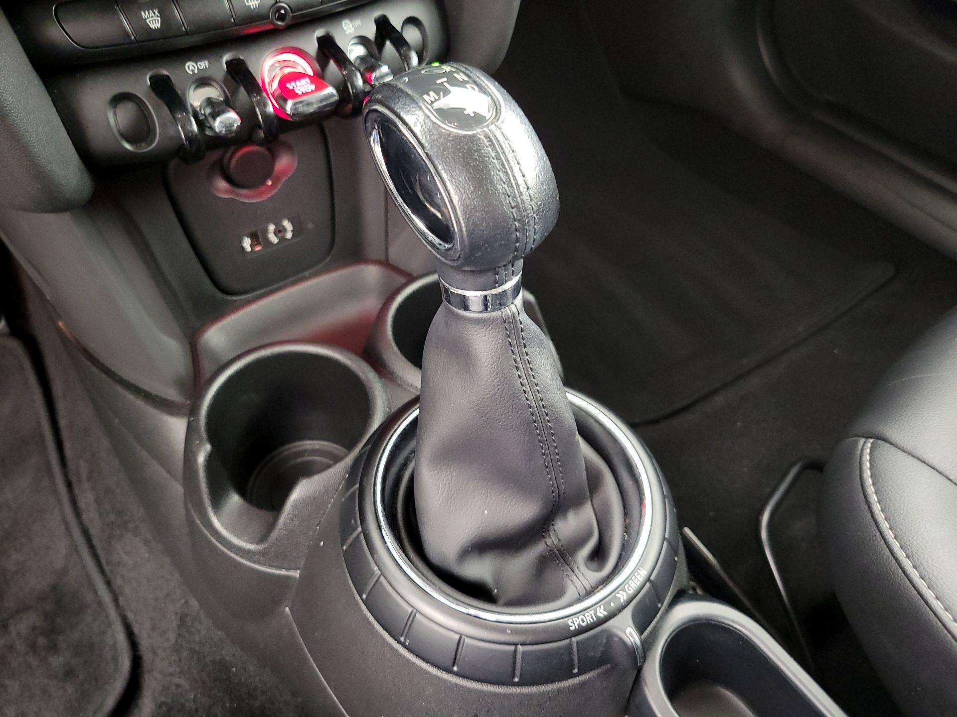 Thumbnail: 2015 MINI Cooper Hardtop - 16