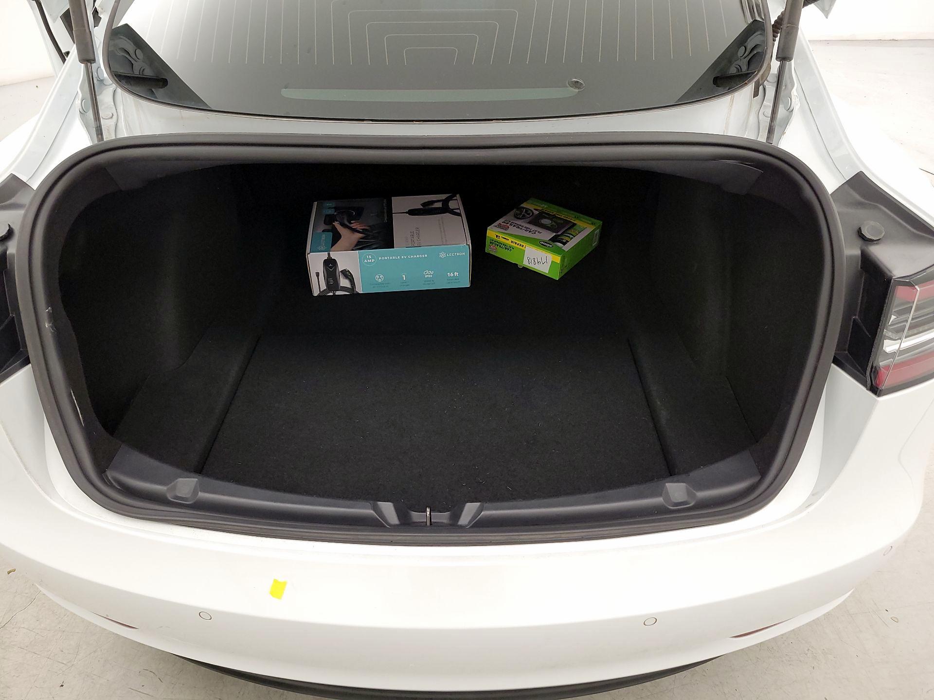 Thumbnail: 2018 Tesla Model 3 - 20
