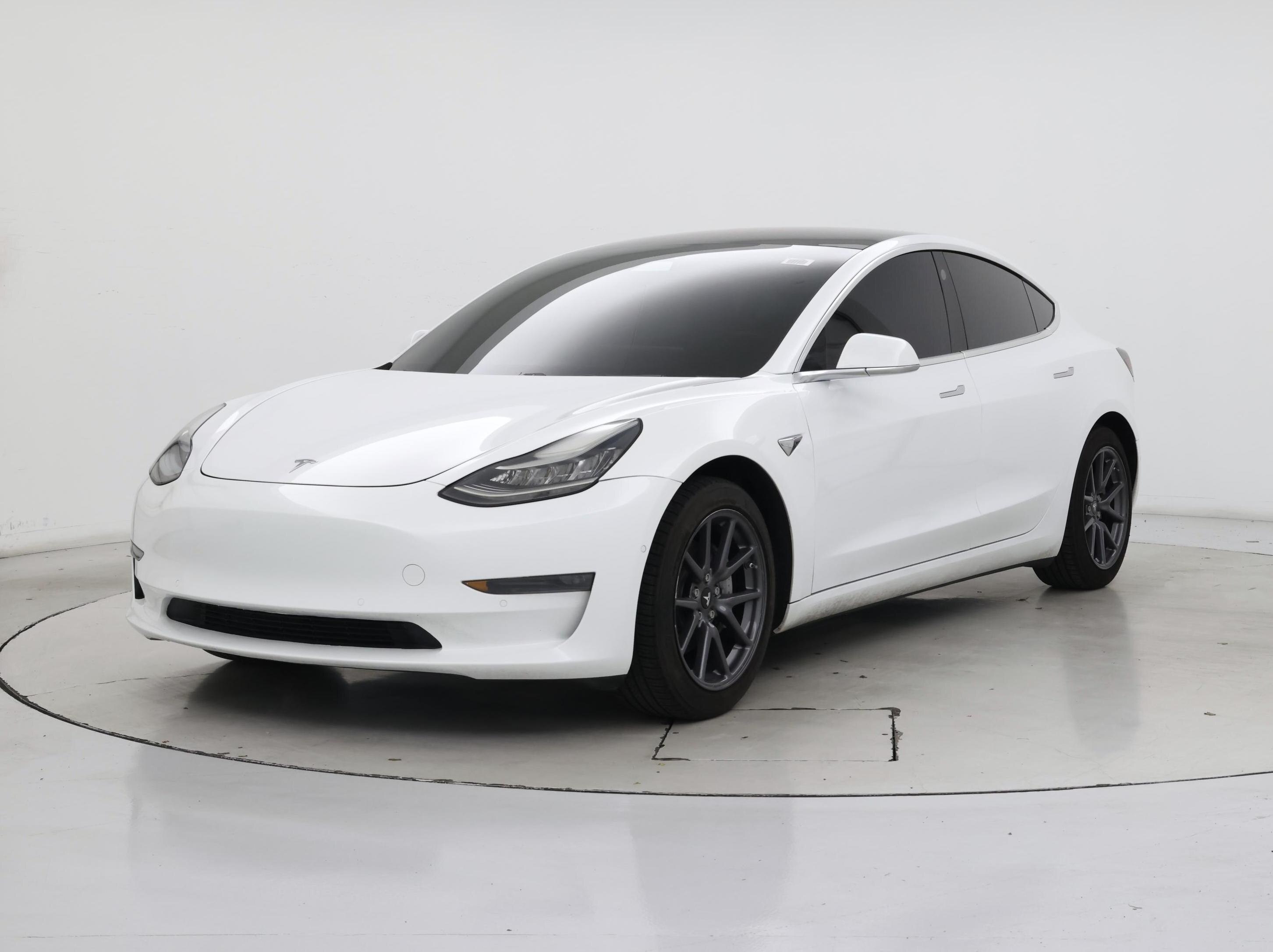 Thumbnail: 2018 Tesla Model 3 - 4