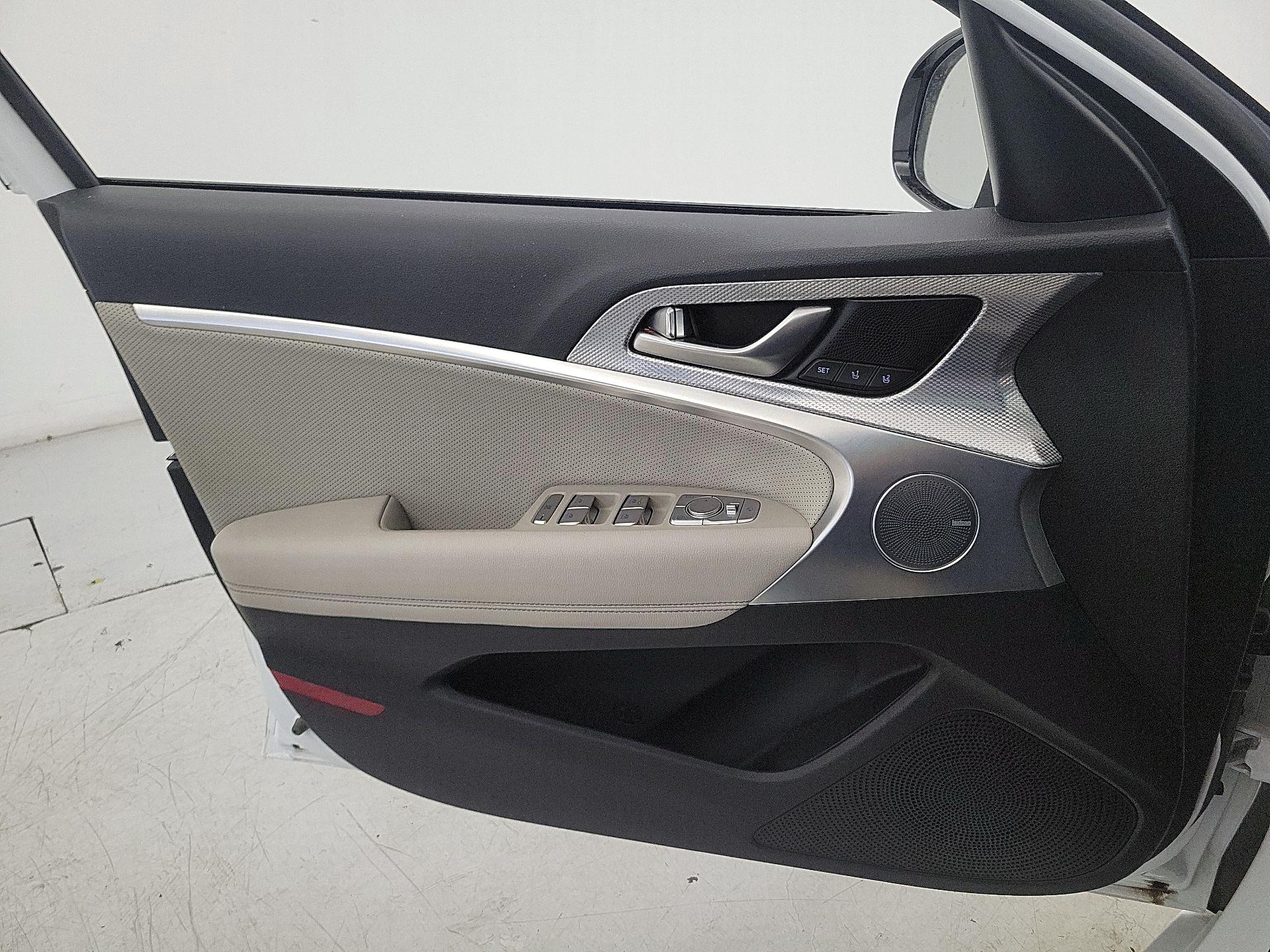 Thumbnail: 2022 Genesis G70 - 12
