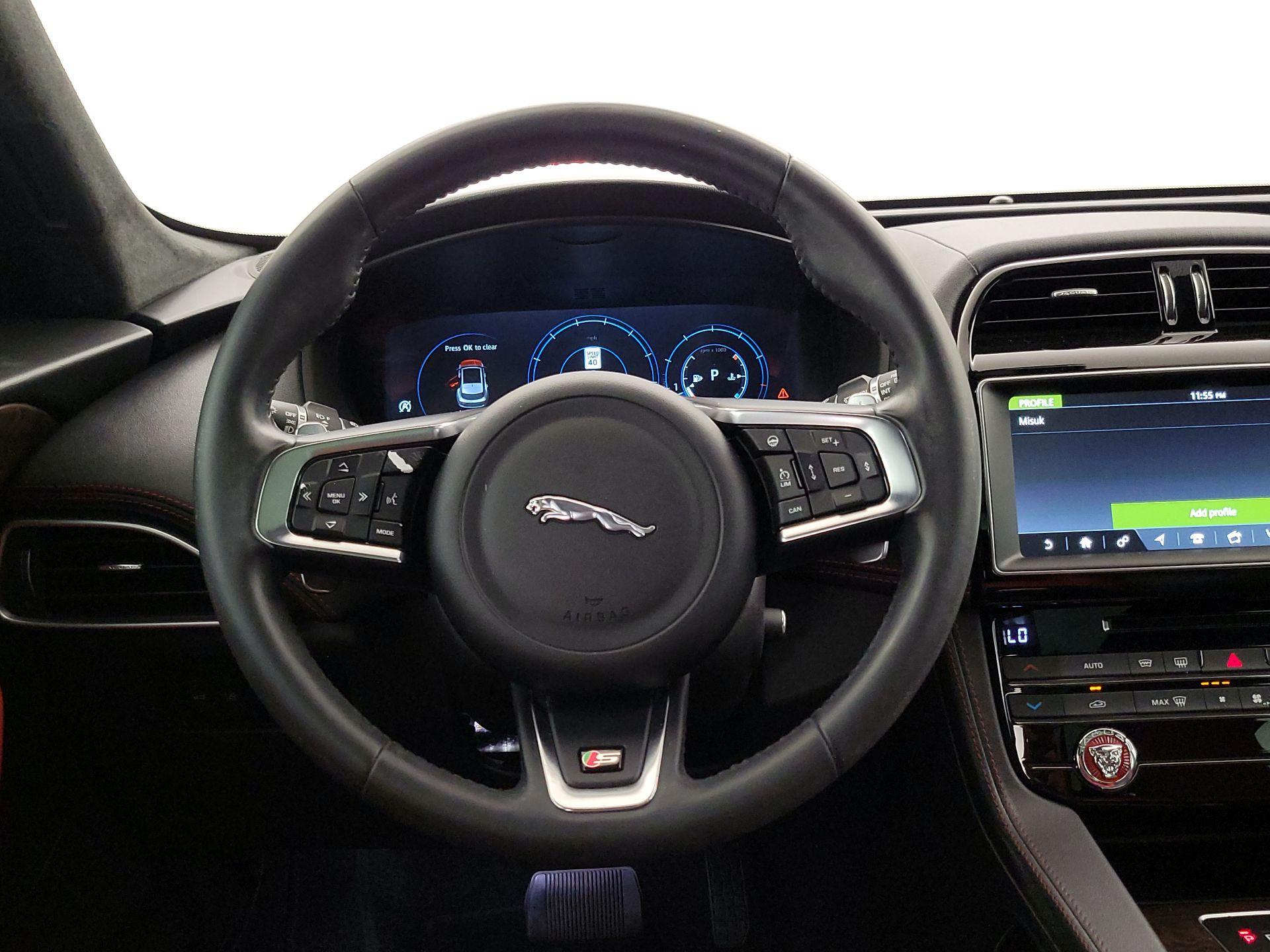 Thumbnail: 2018 Jaguar F-Pace - 10