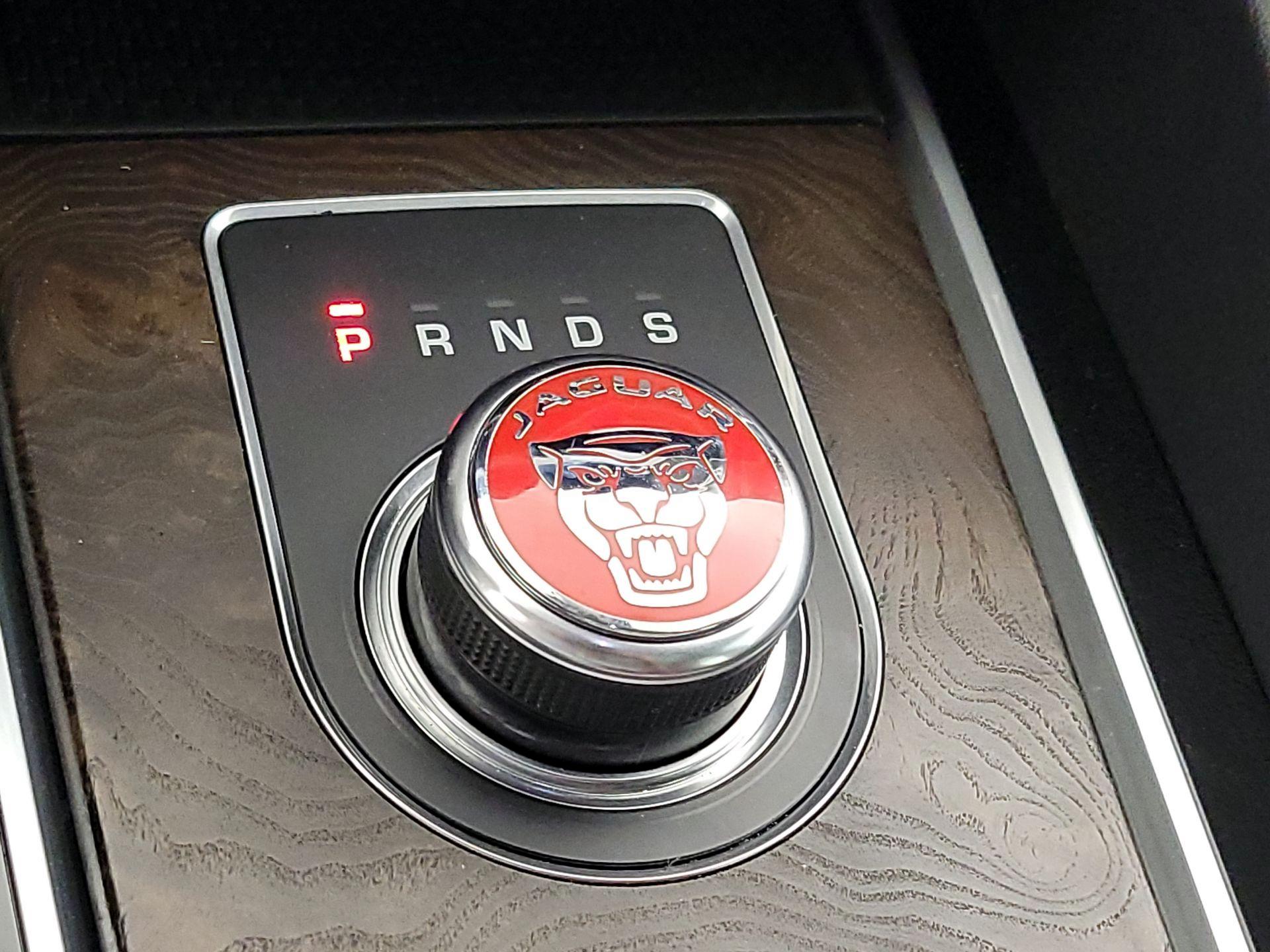 Thumbnail: 2018 Jaguar F-Pace - 17