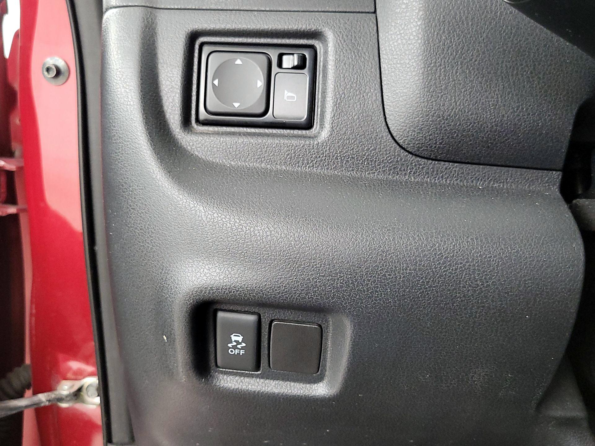 Thumbnail: 2015 Nissan Versa Note - 13