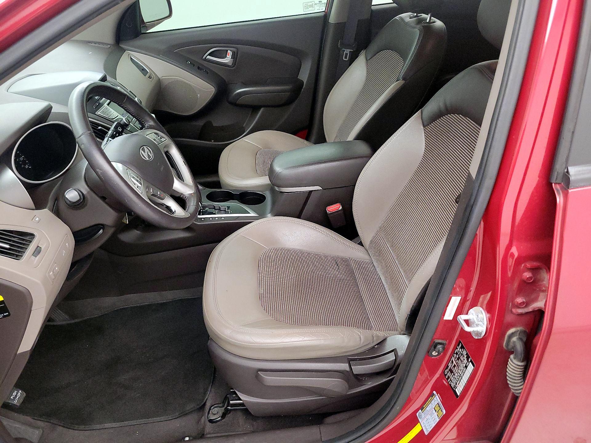 Thumbnail: 2013 Hyundai Tucson - 11