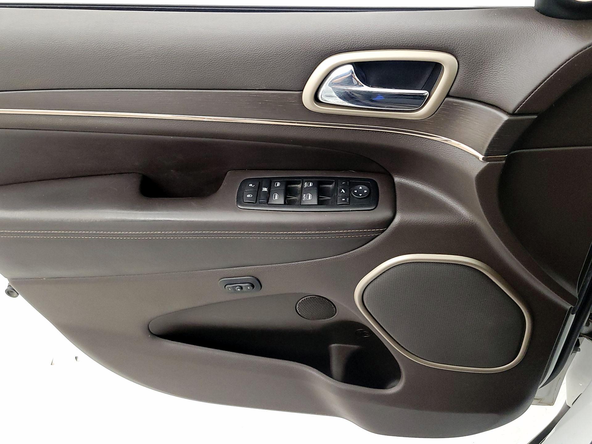Thumbnail: 2014 Jeep Grand Cherokee - 12
