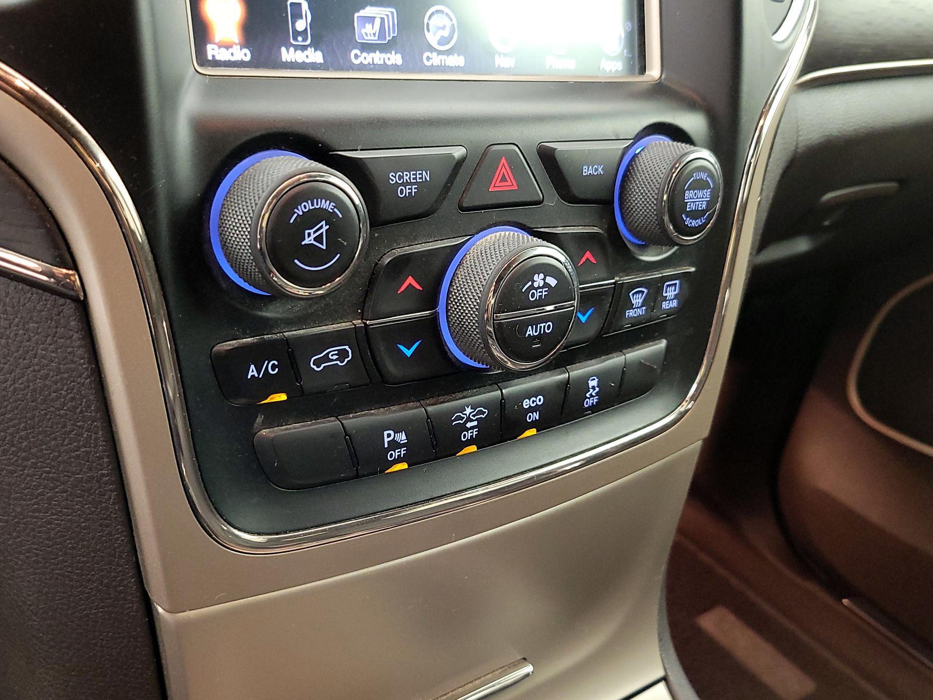 Thumbnail: 2014 Jeep Grand Cherokee - 17