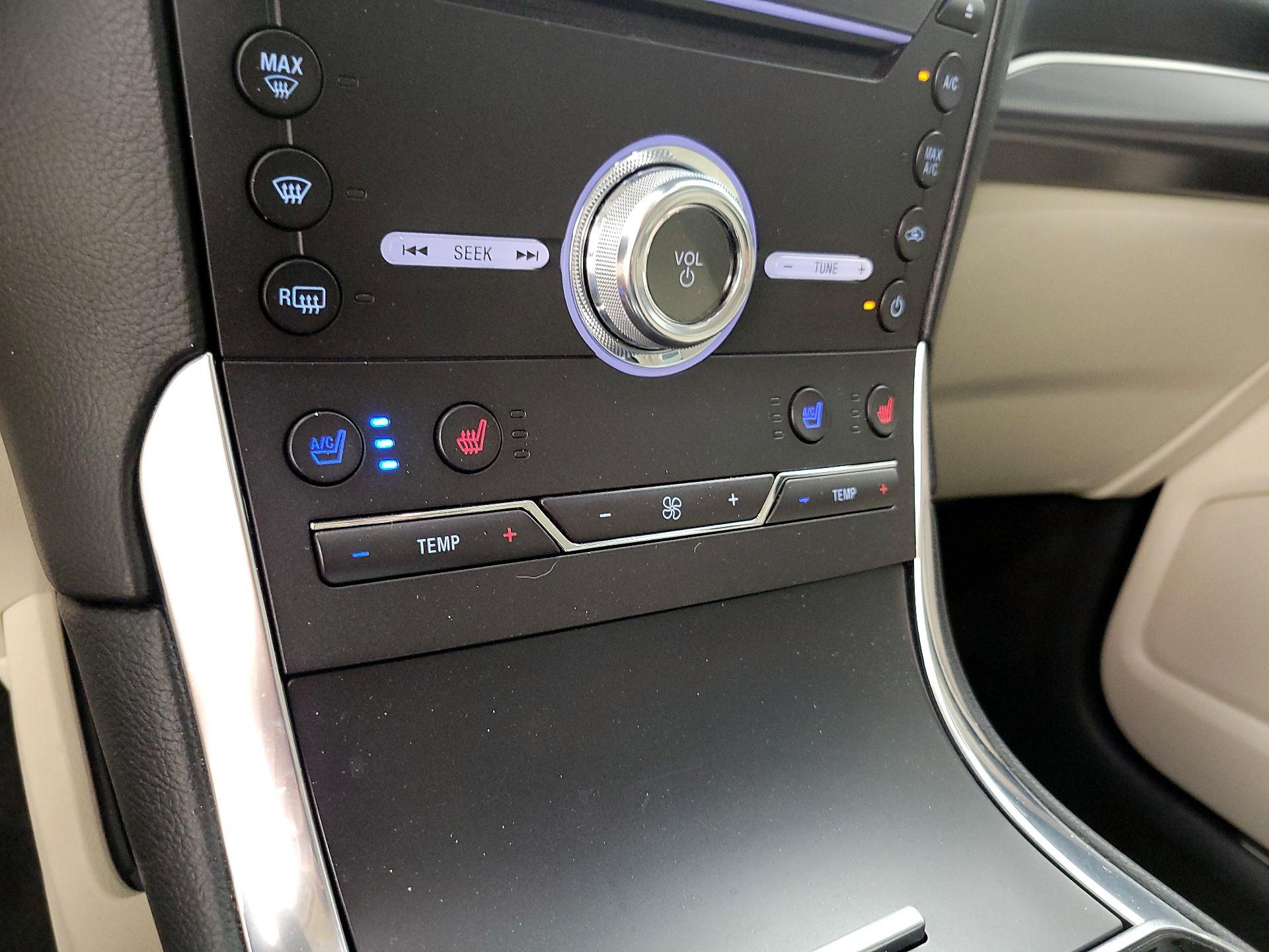Thumbnail: 2019 Ford Edge - 17