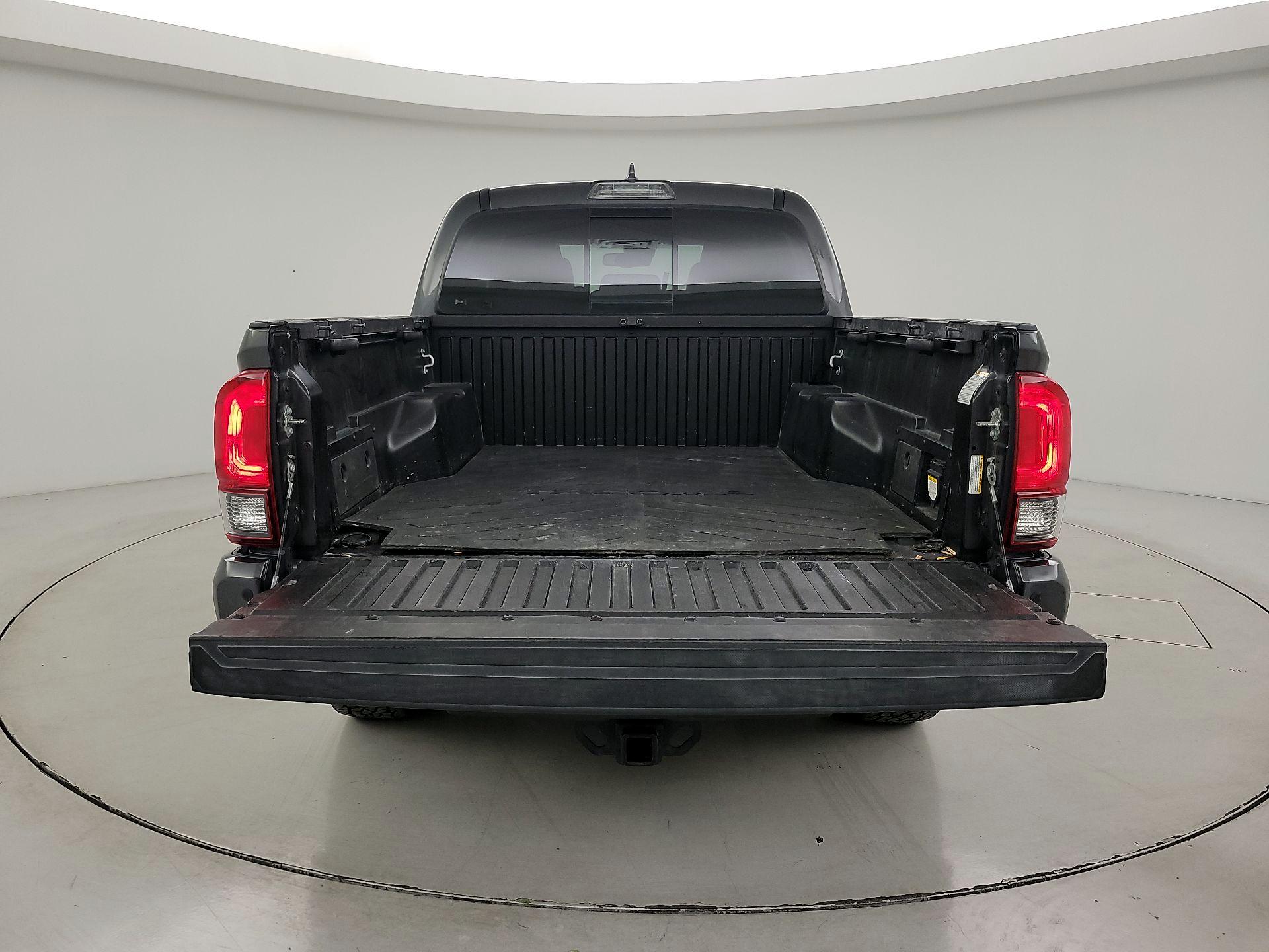 Thumbnail: 2018 Toyota Tacoma - 20