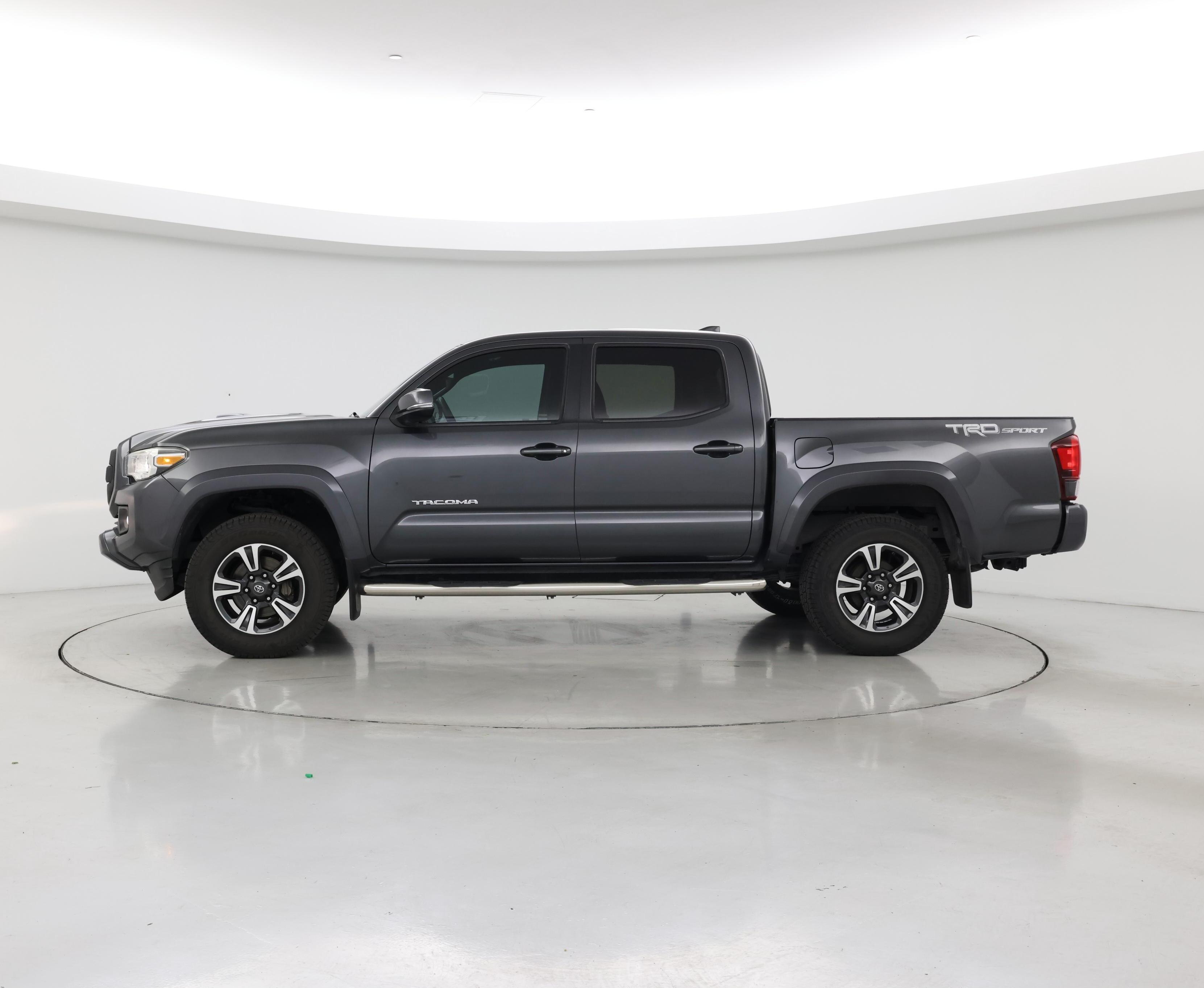 Thumbnail: 2018 Toyota Tacoma - 3