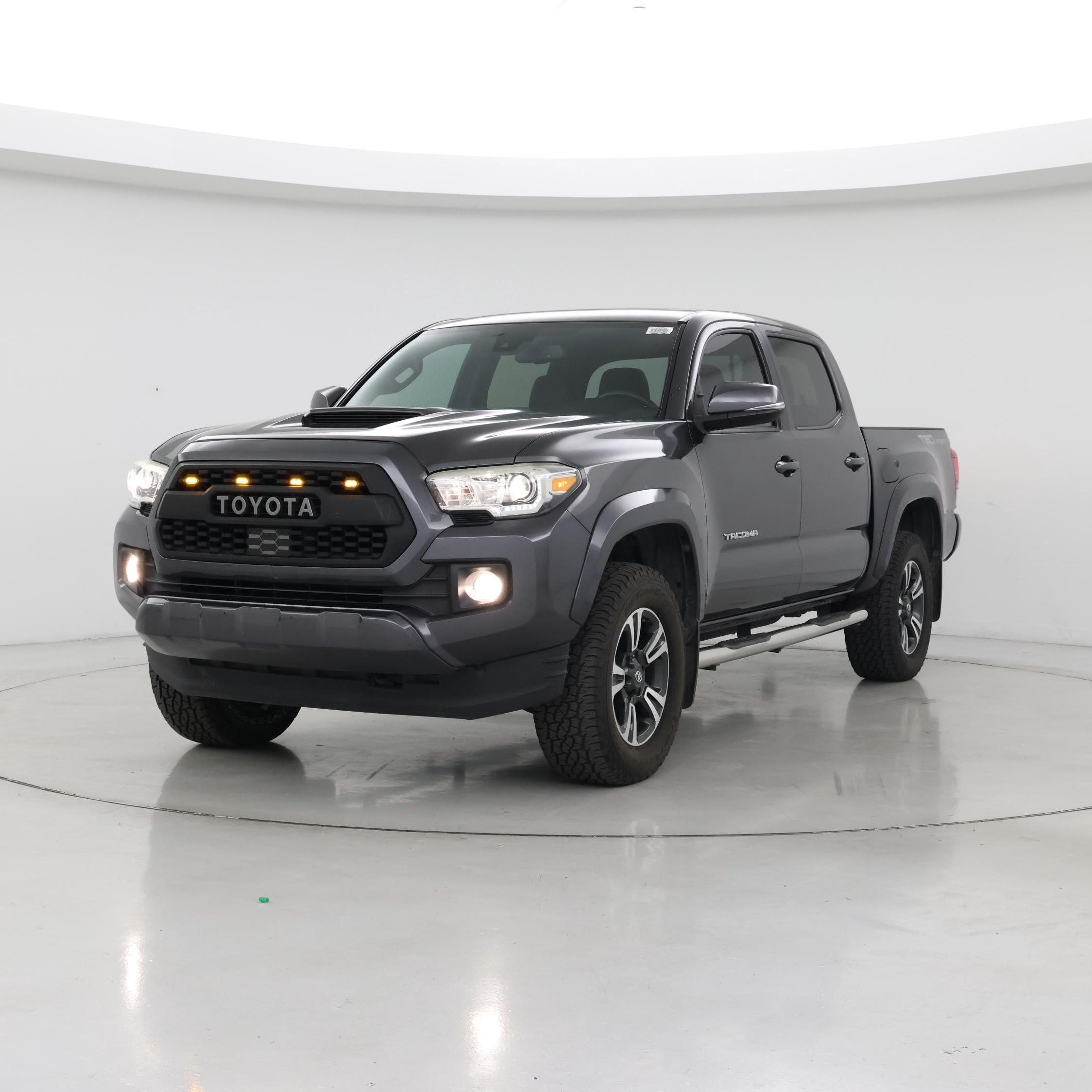 Thumbnail: 2018 Toyota Tacoma - 4