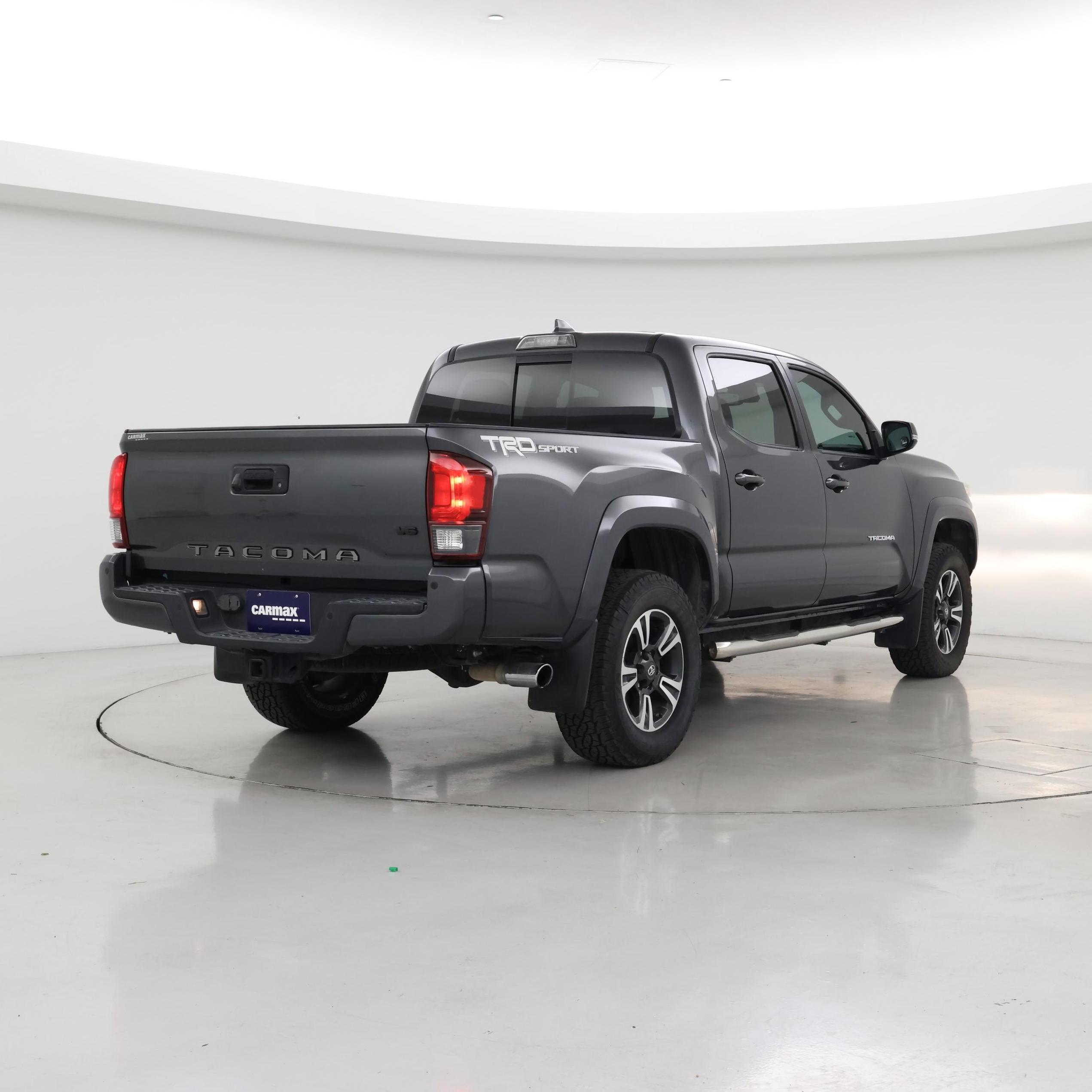 Thumbnail: 2018 Toyota Tacoma - 8