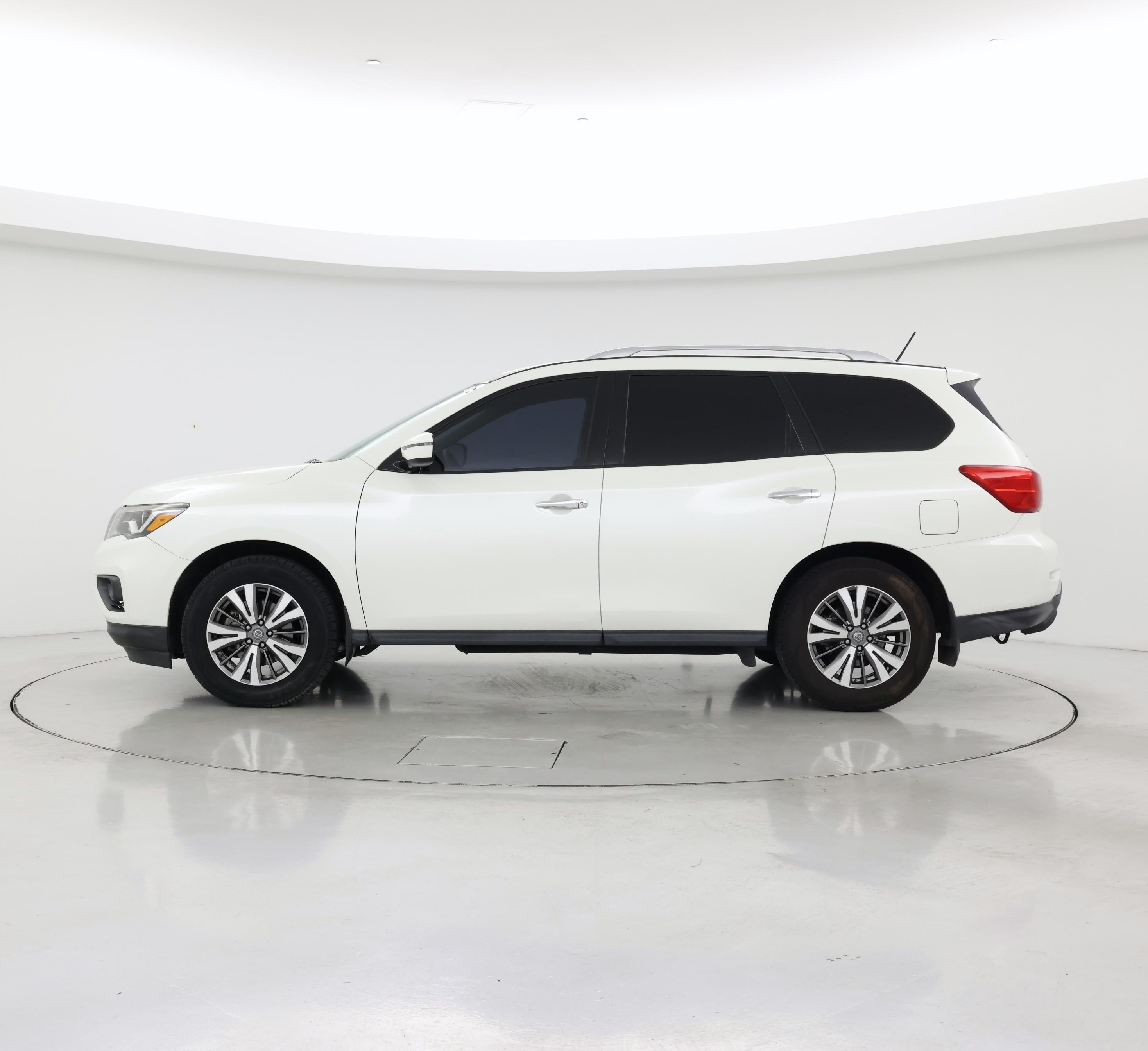 Thumbnail: 2018 Nissan Pathfinder - 3