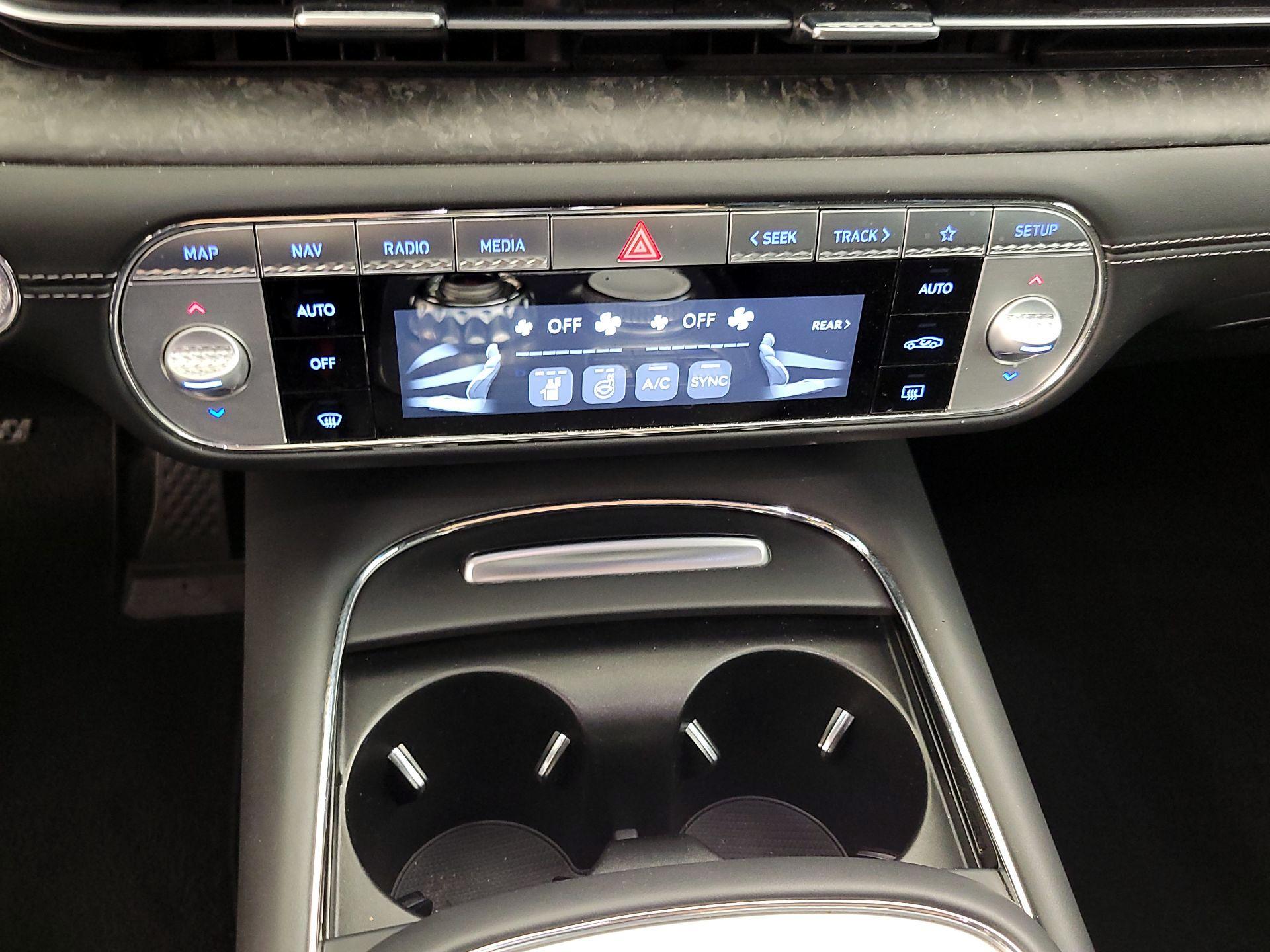 Thumbnail: 2023 Genesis G90 - 17