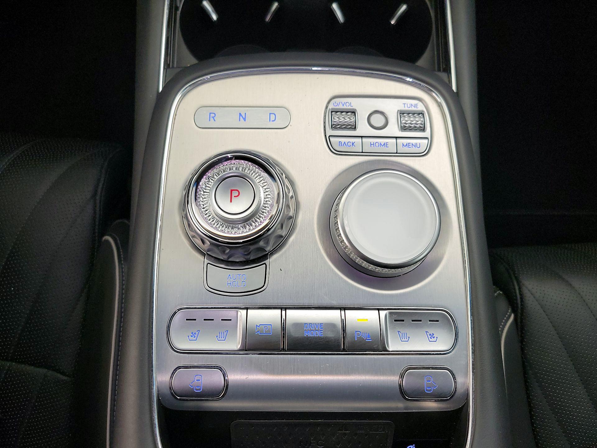 Thumbnail: 2023 Genesis G90 - 18