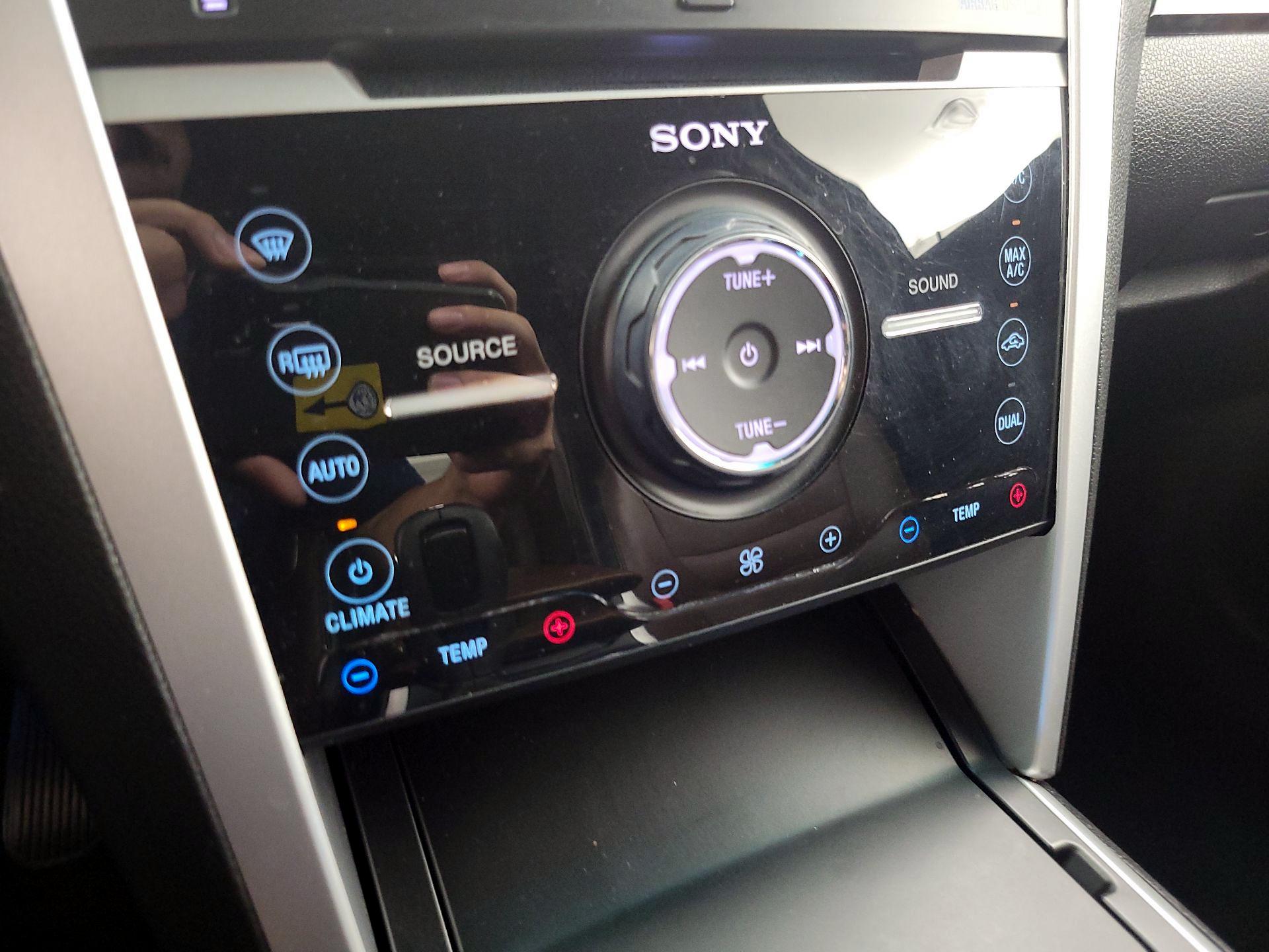 Thumbnail: 2014 Ford Explorer - 16