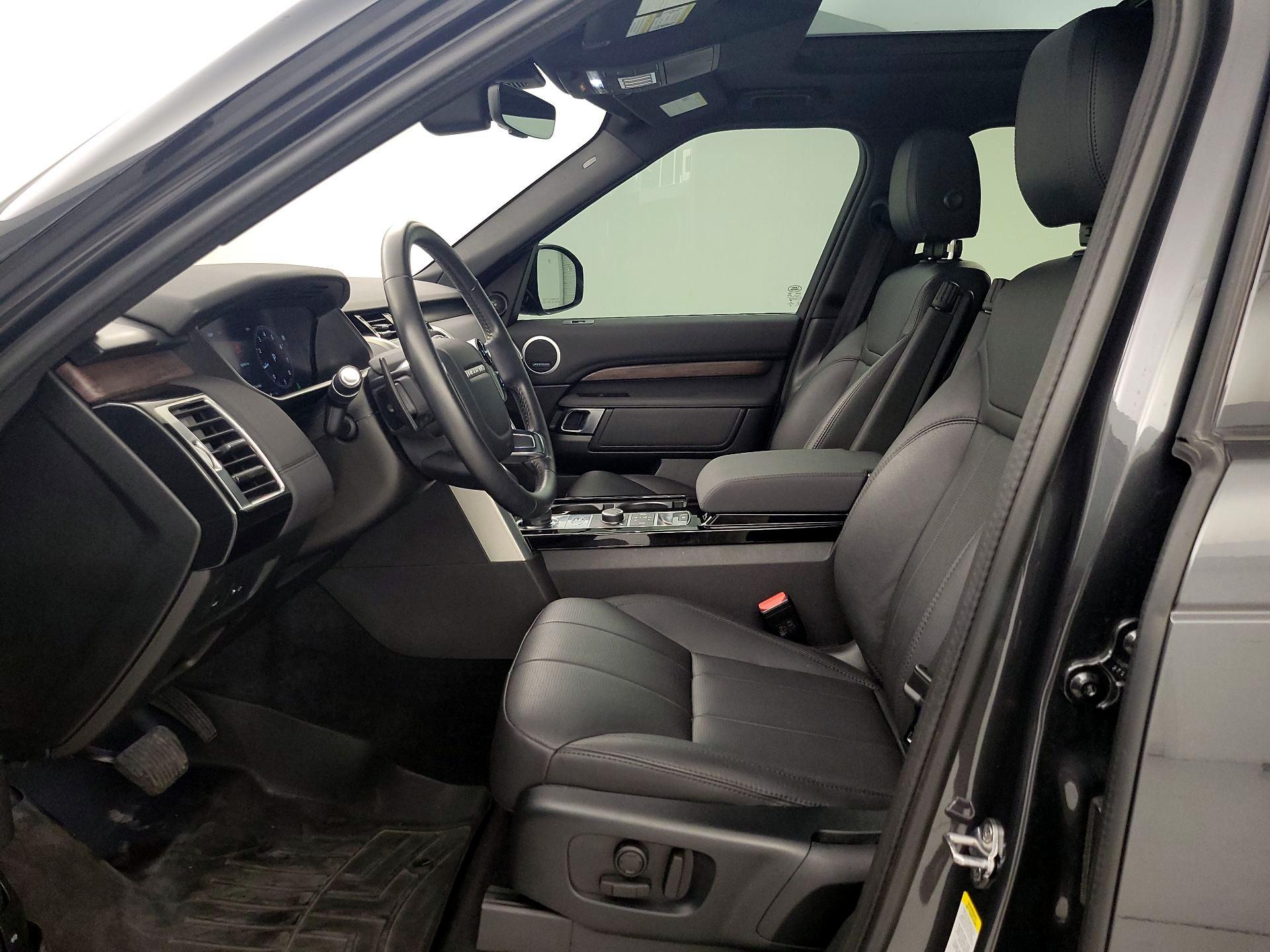 Thumbnail: 2020 Land Rover Discovery - 11