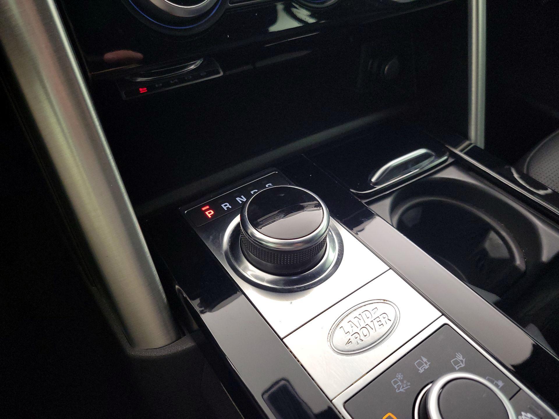 Thumbnail: 2020 Land Rover Discovery - 18