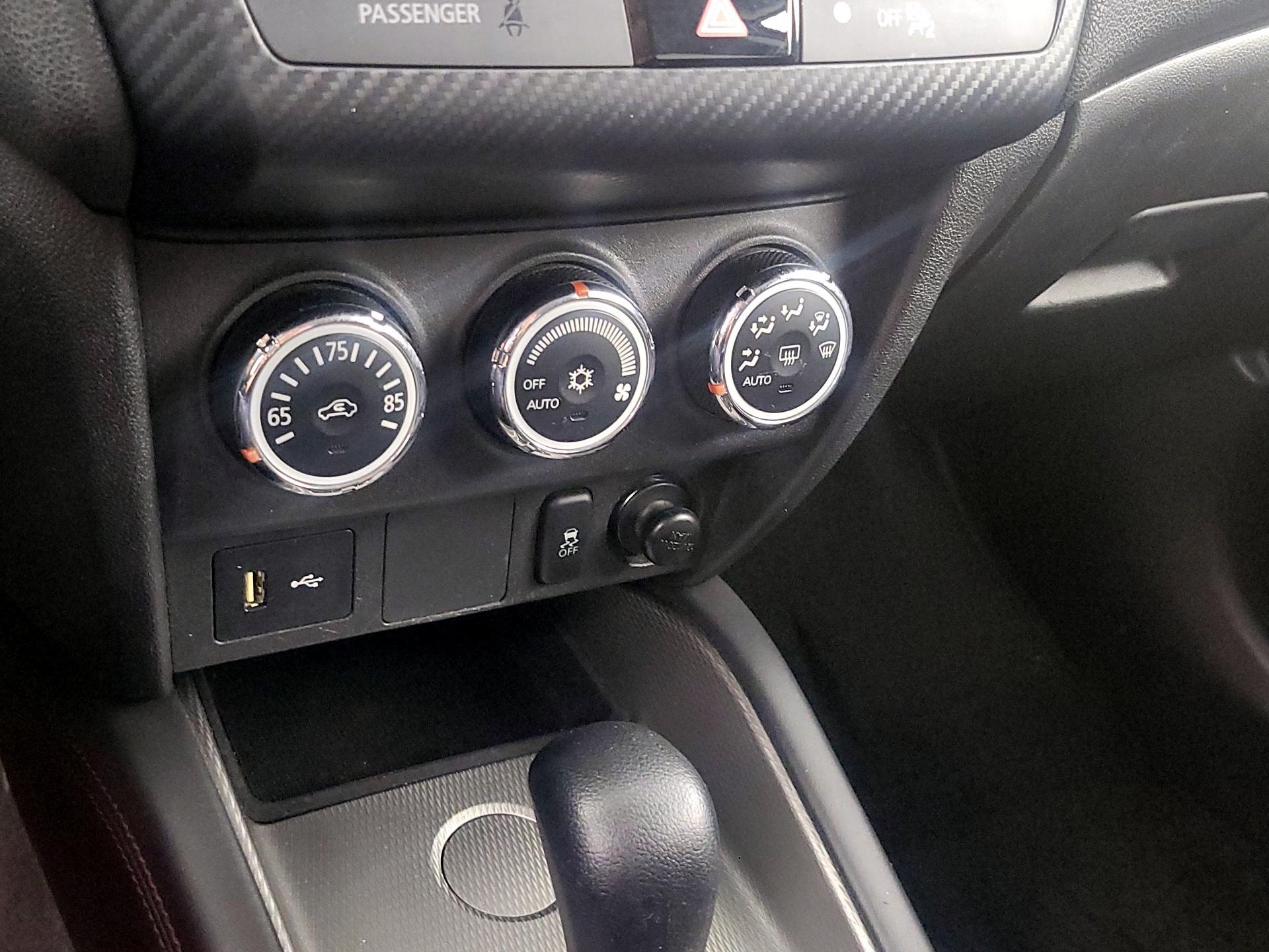 Thumbnail: 2018 Mitsubishi Outlander Sport - 15