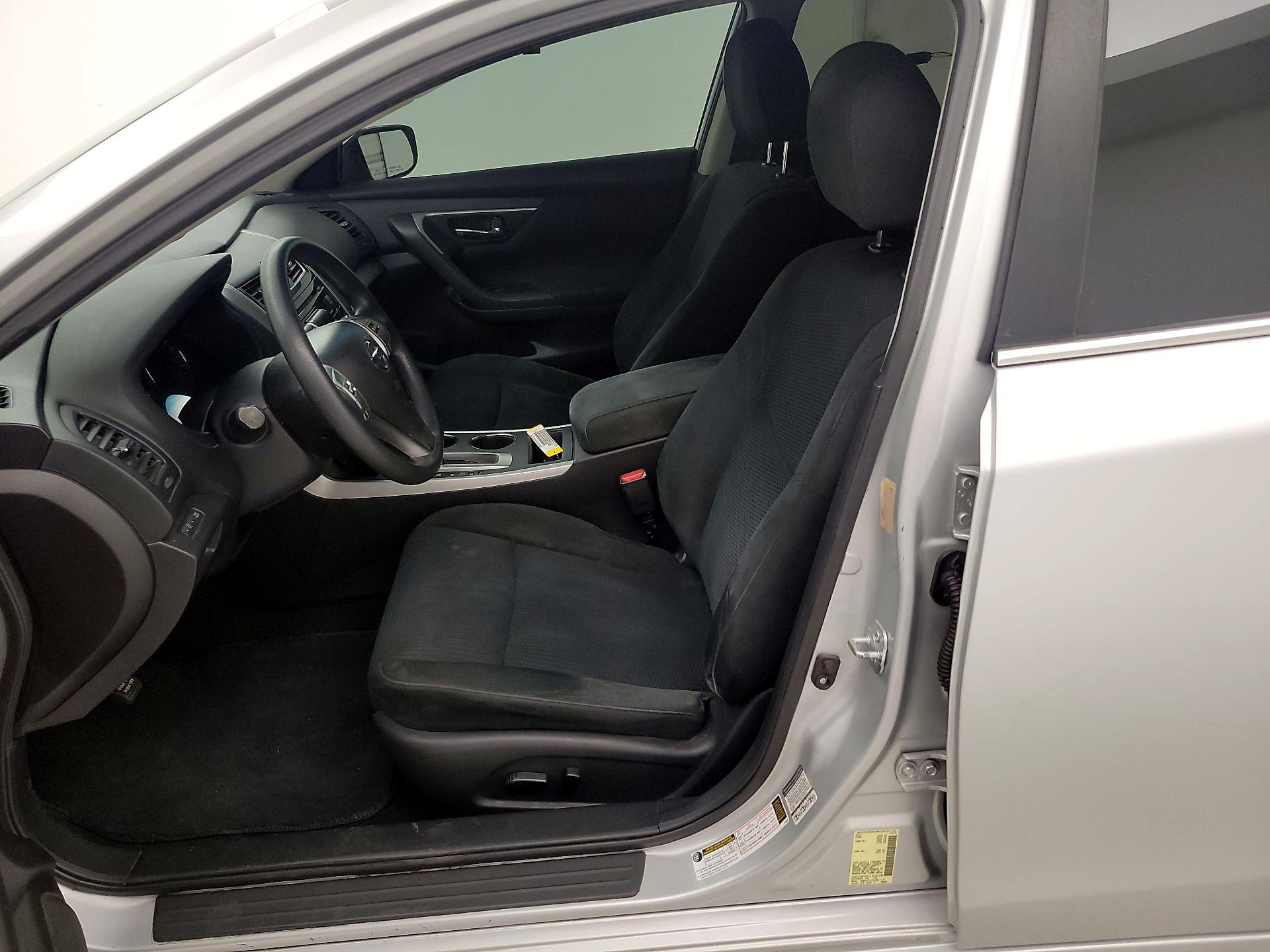 Thumbnail: 2015 Nissan Altima - 11
