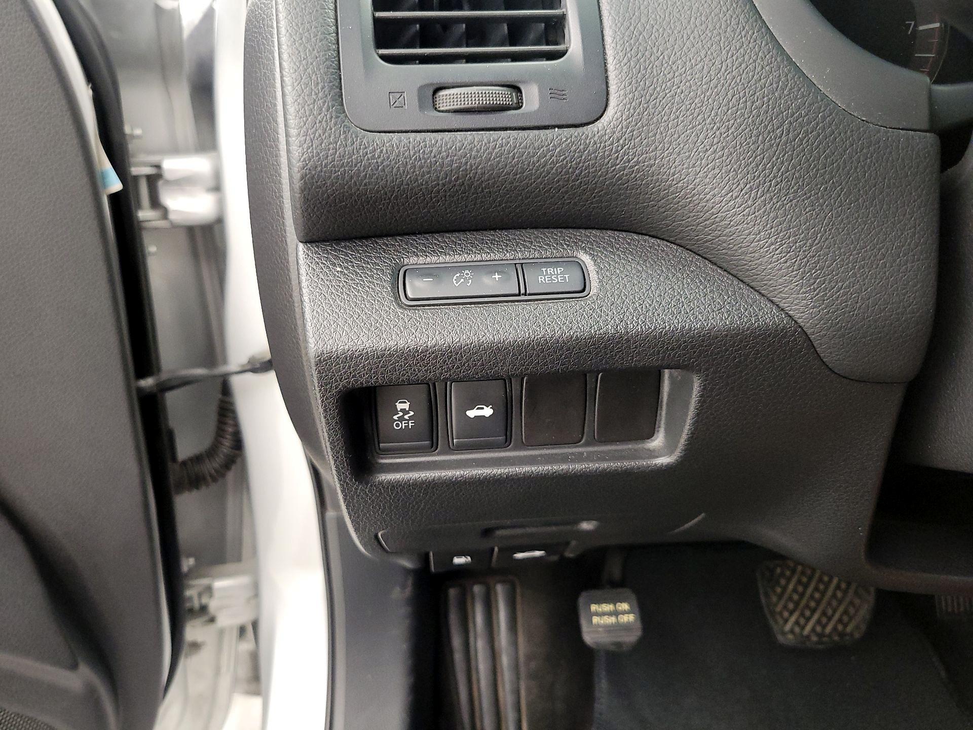 Thumbnail: 2015 Nissan Altima - 13