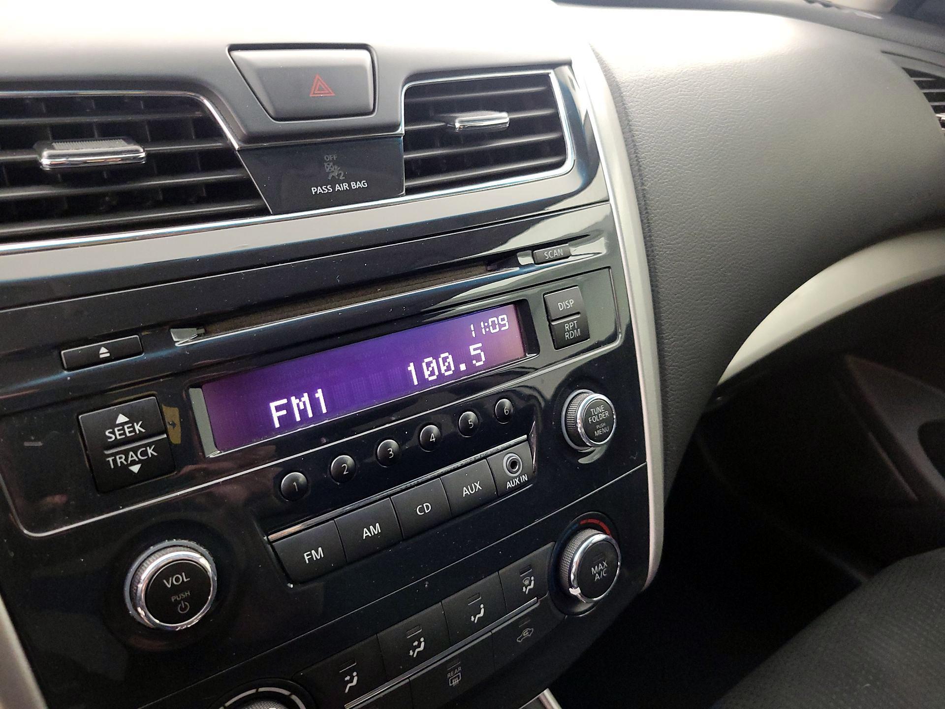 Thumbnail: 2015 Nissan Altima - 14