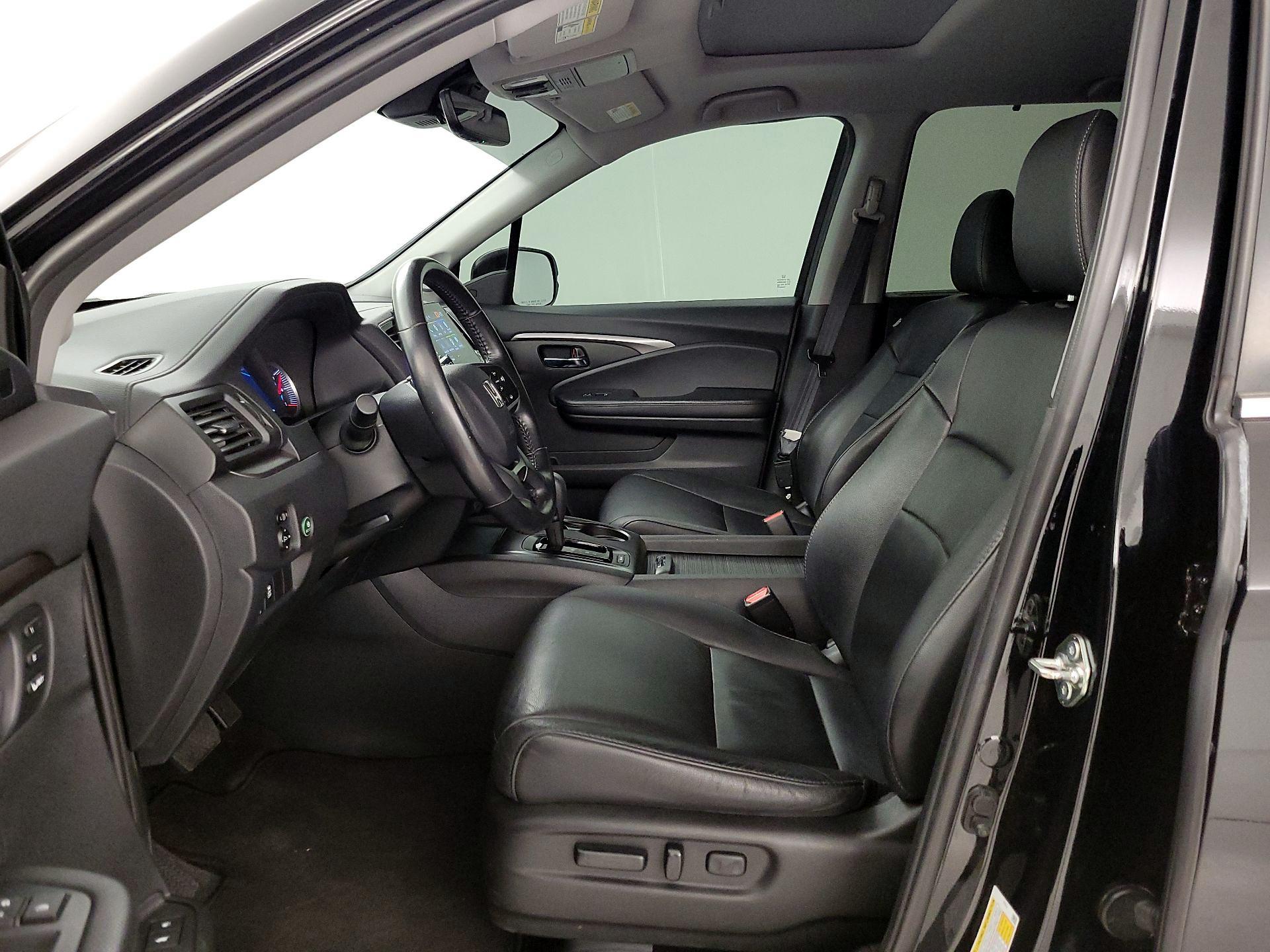 Thumbnail: 2019 Honda Pilot - 11