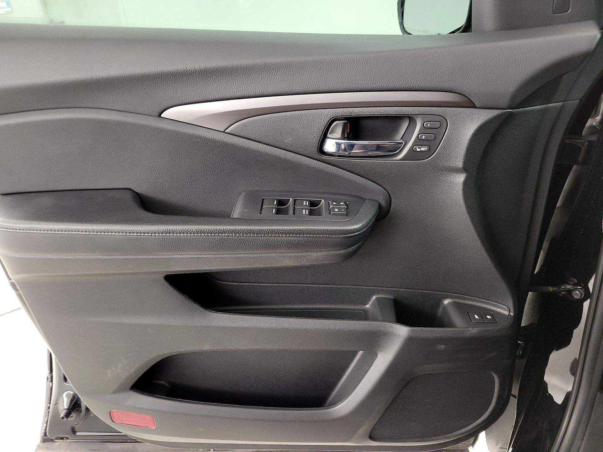 Thumbnail: 2019 Honda Pilot - 12