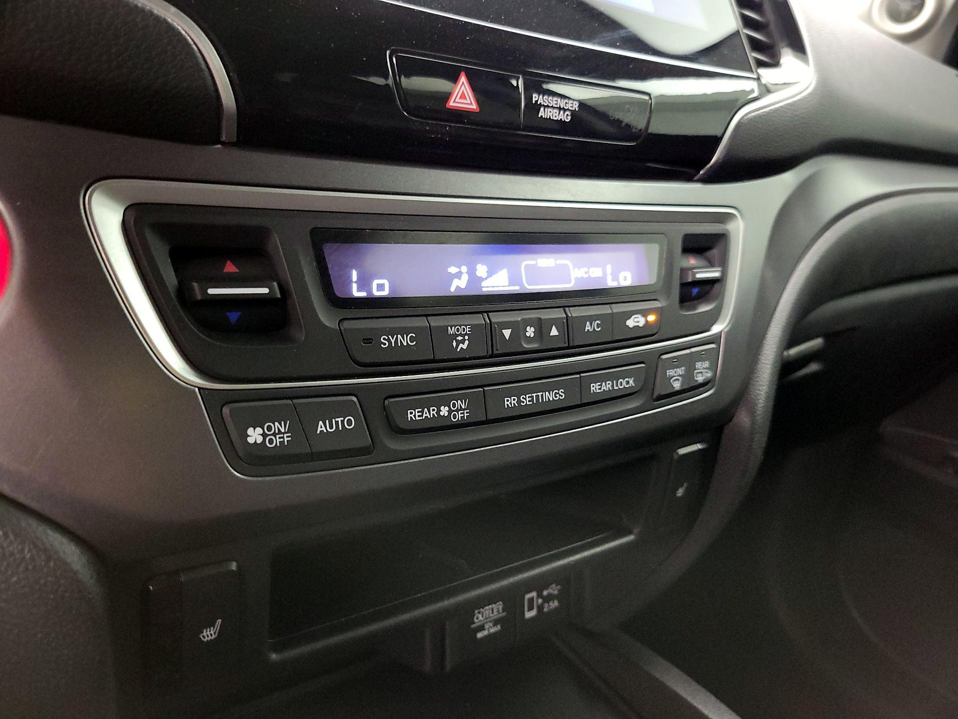 Thumbnail: 2019 Honda Pilot - 16