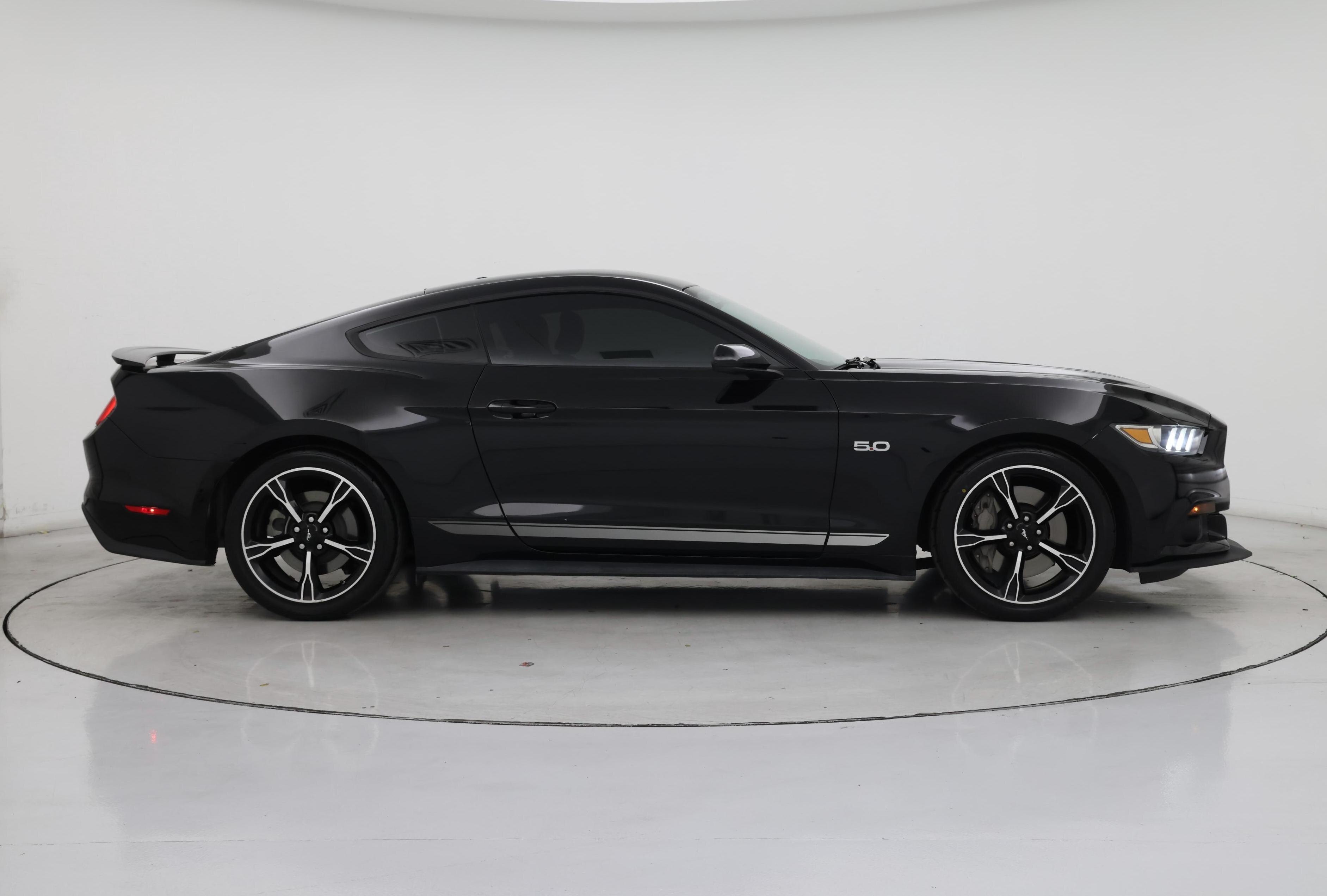Thumbnail: 2017 Ford Mustang - 7