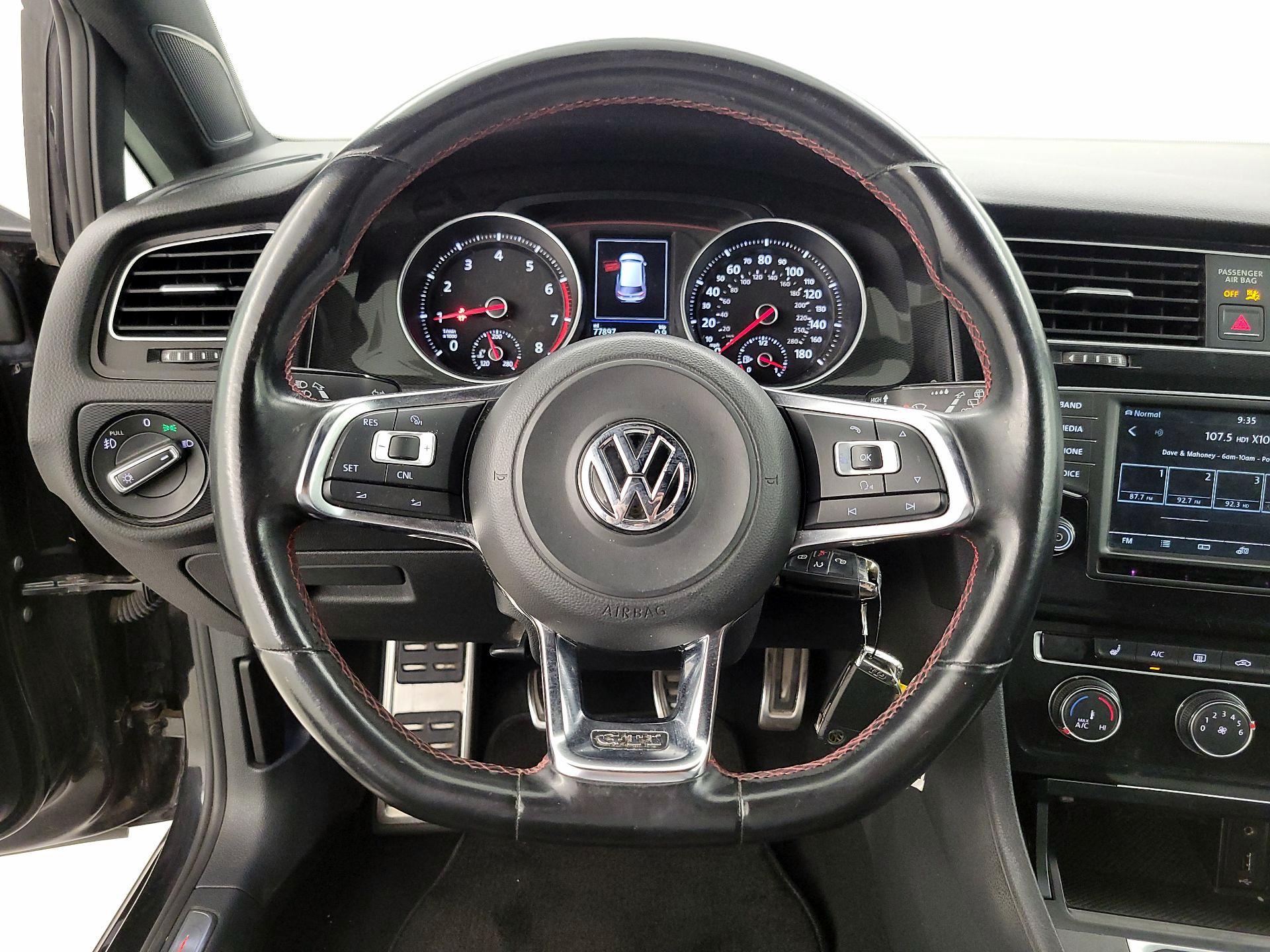 Thumbnail: 2016 Volkswagen Golf - 10