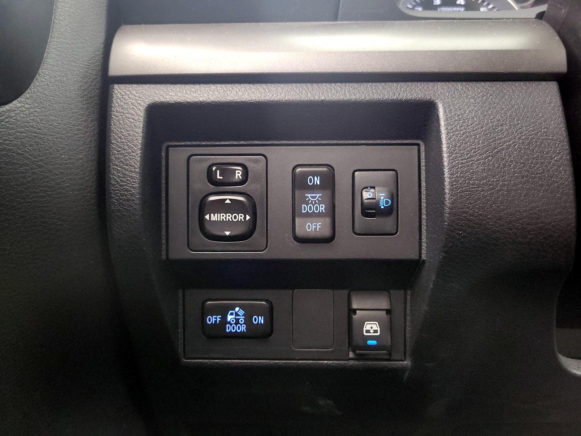 Thumbnail: 2017 Toyota Tundra - 13