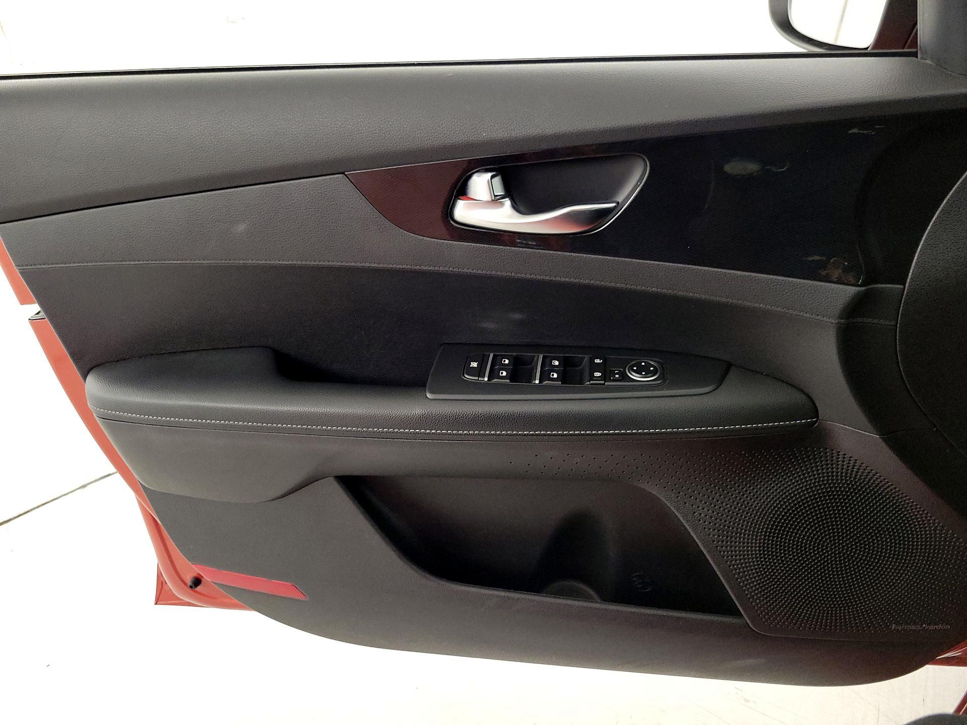 Thumbnail: 2022 Kia Forte - 12