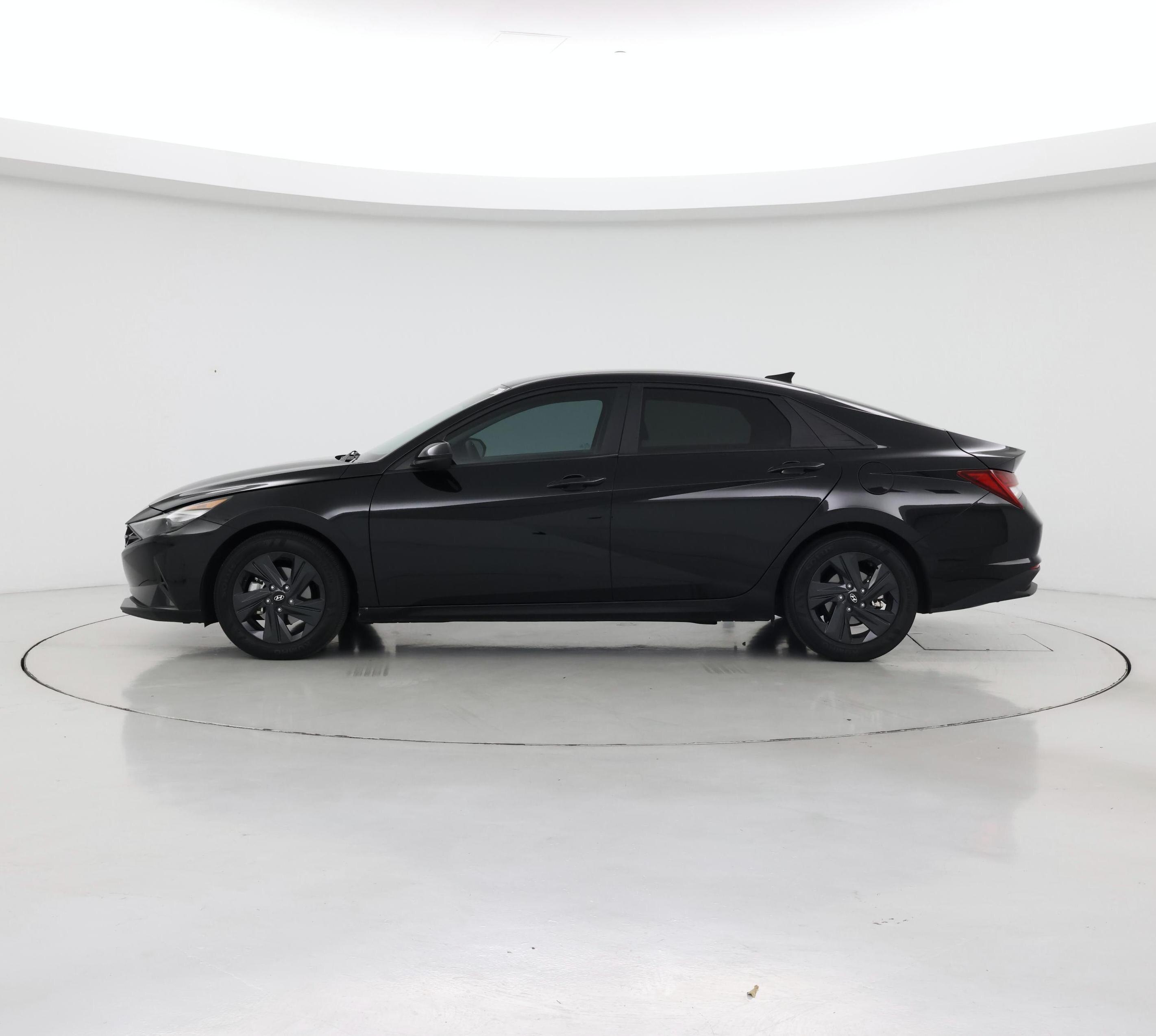 Thumbnail: 2022 Hyundai Elantra - 3
