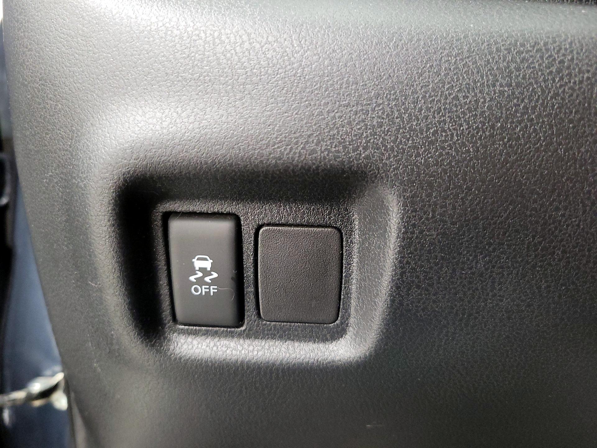 Thumbnail: 2015 Nissan Versa - 13