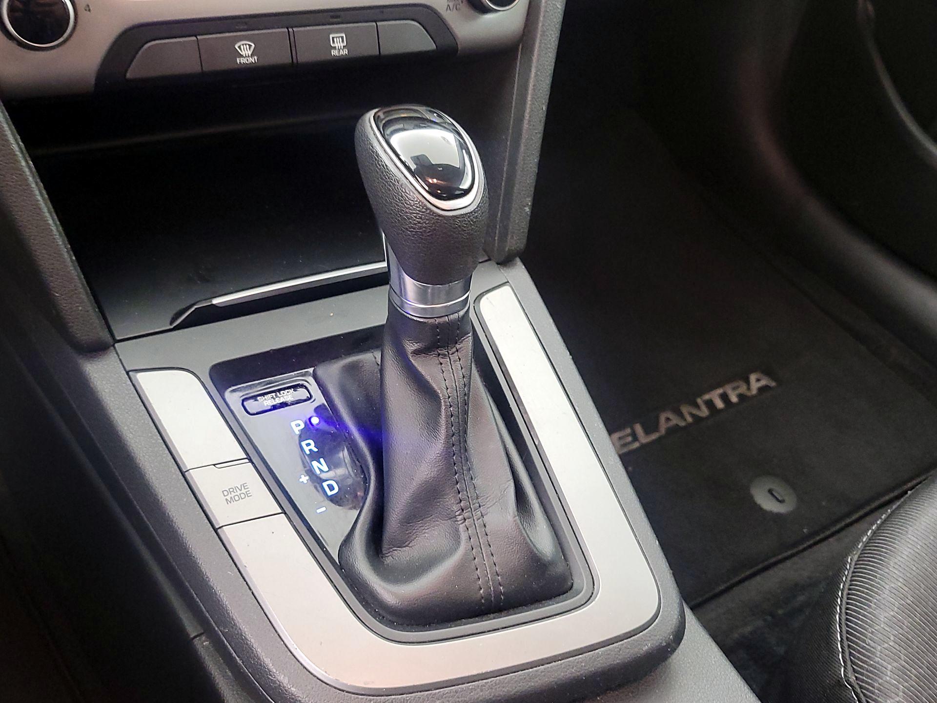 Thumbnail: 2018 Hyundai Elantra - 17