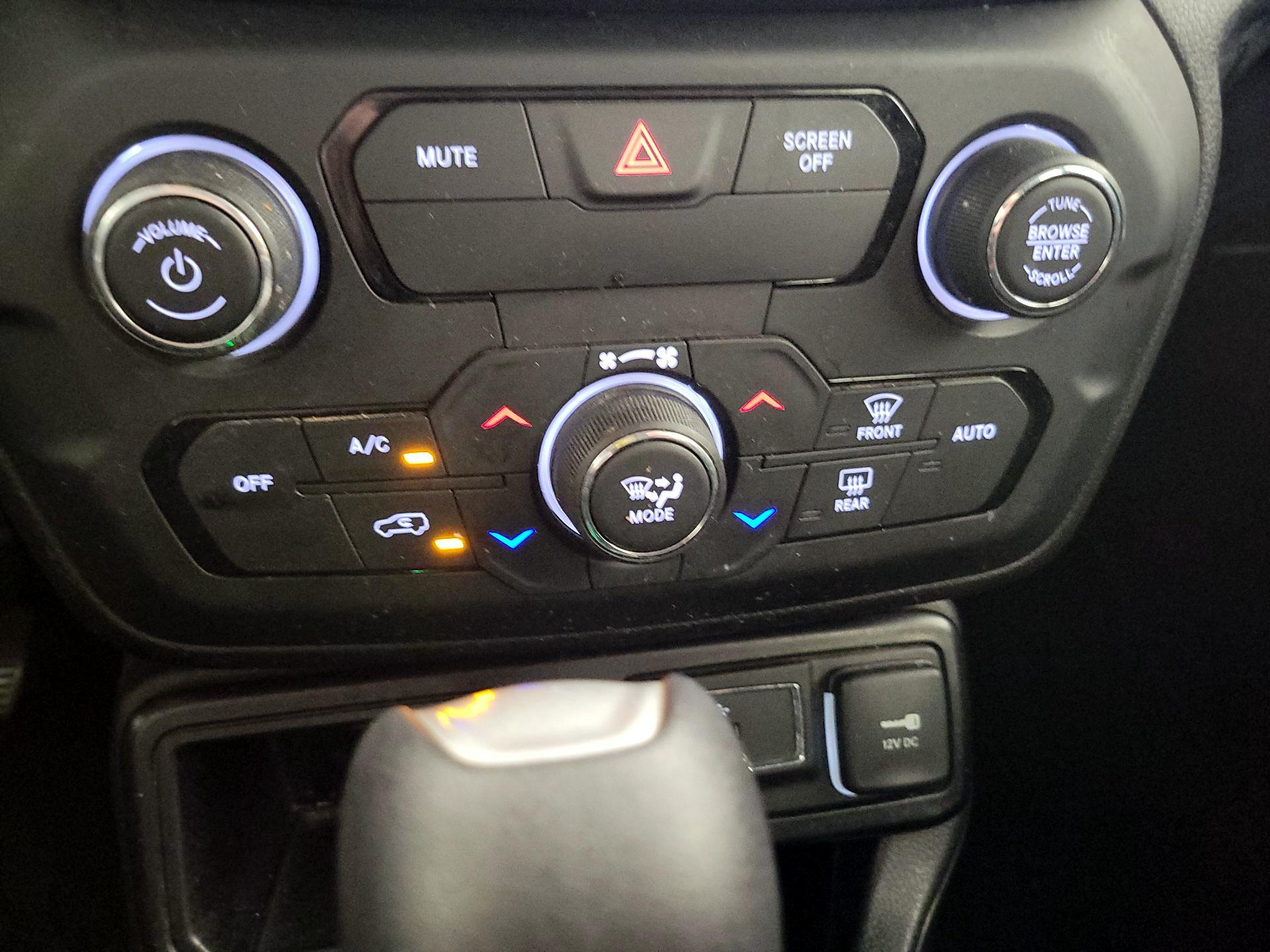 Thumbnail: 2018 Jeep Renegade - 16