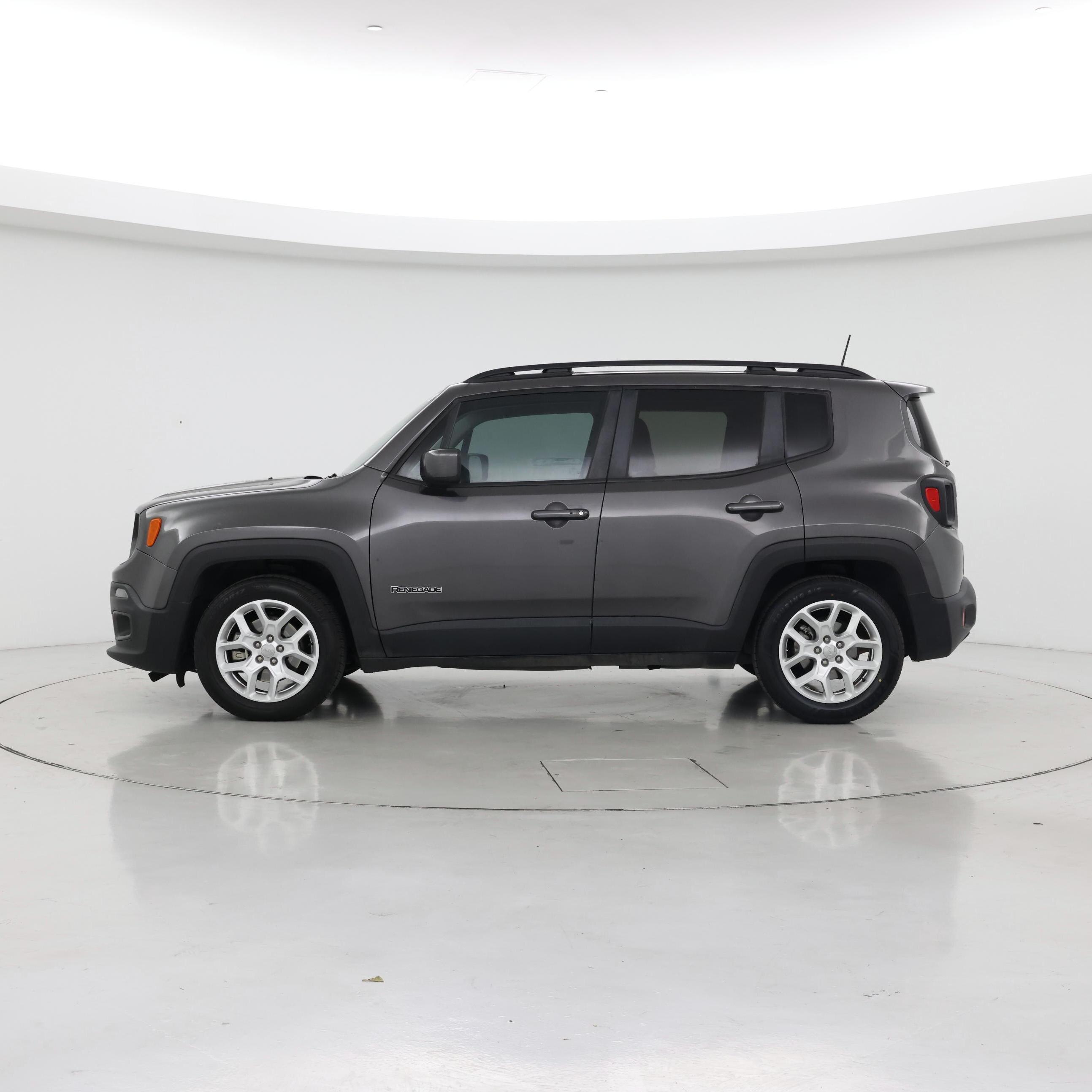Thumbnail: 2018 Jeep Renegade - 3