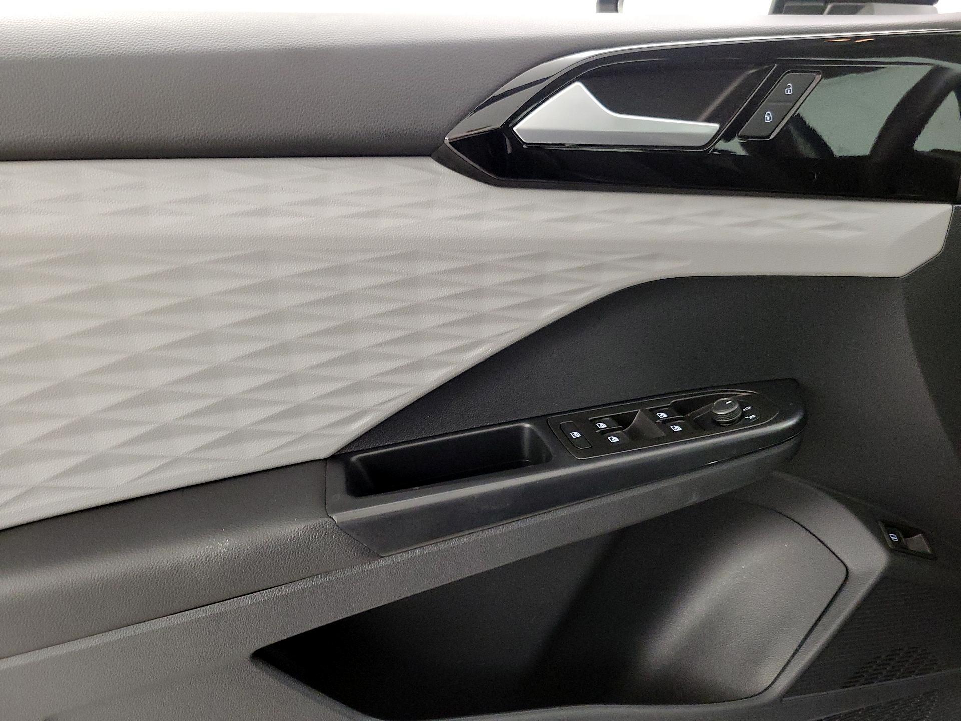 Thumbnail: 2023 Volkswagen Taos - 12